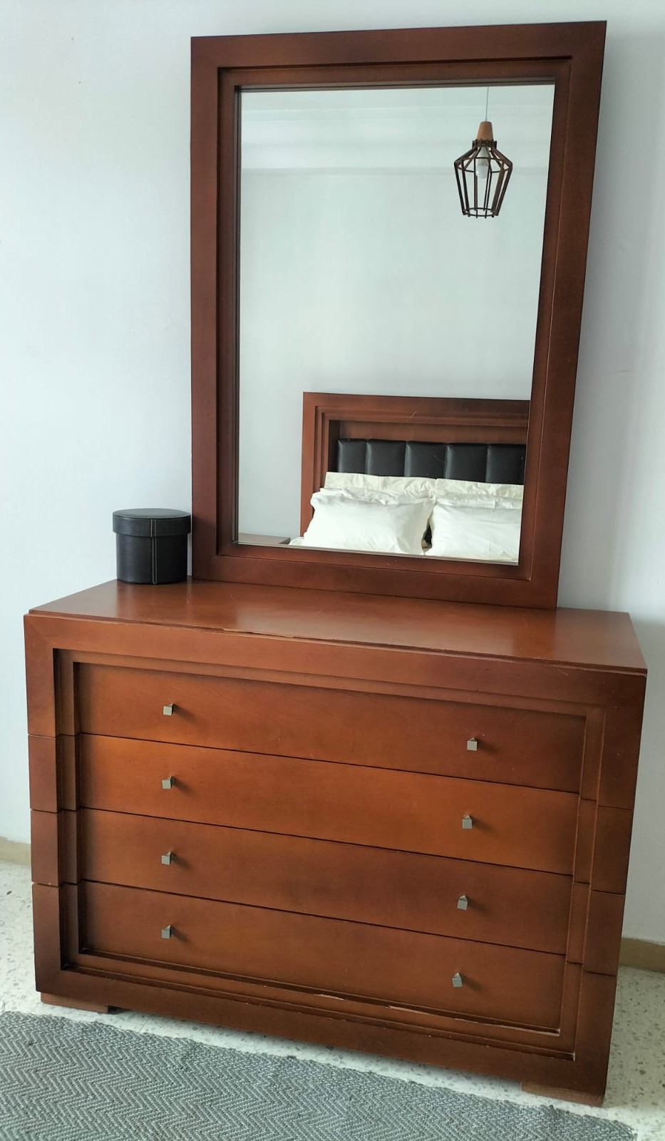 Ariana Ville&nbsp;Cite Ennasr 2&nbsp;Chambres � coucher&nbsp;Chambres � coucher&nbsp;Lit double 2tables de nuit 1commode bon prix