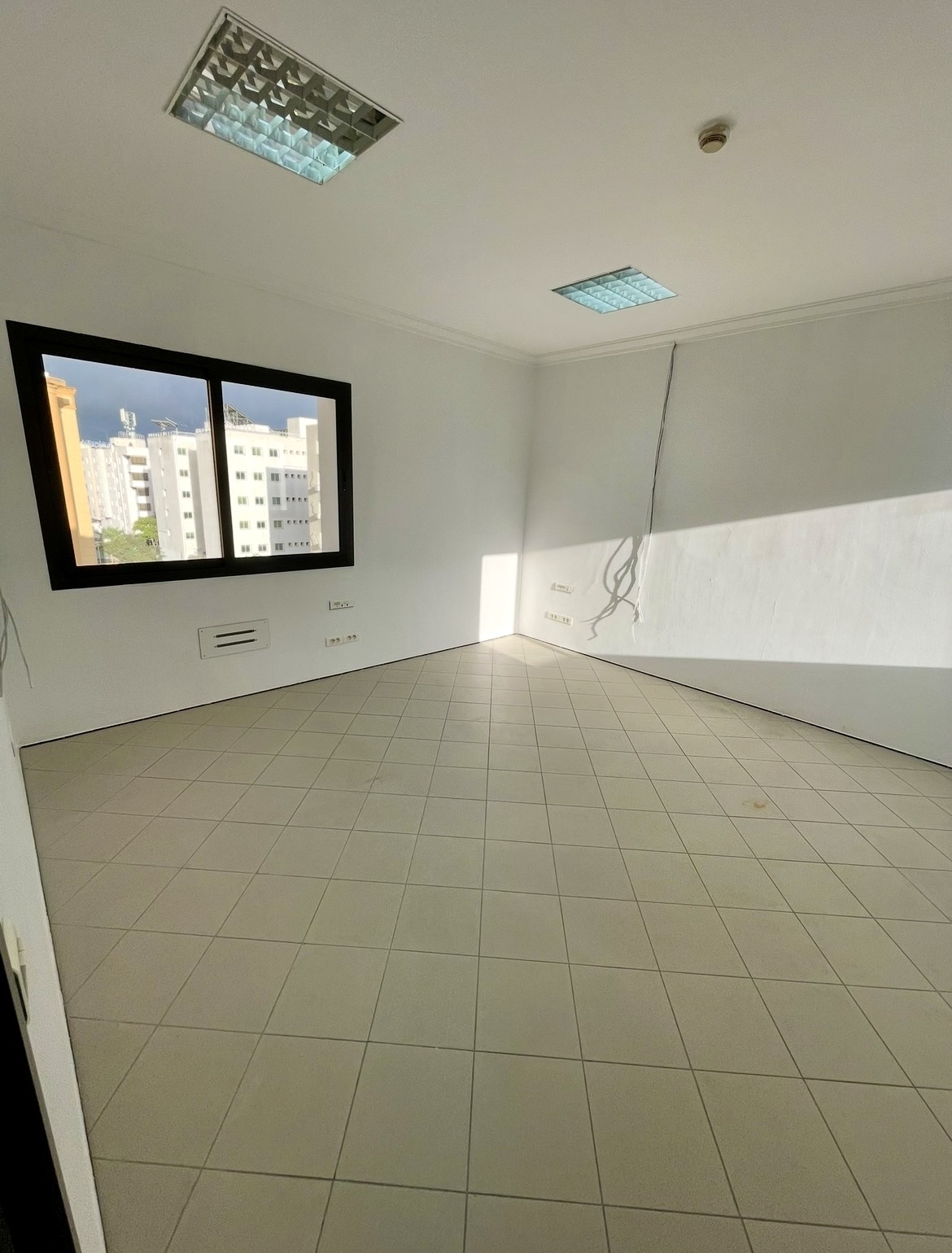 Cite El Khadra&nbsp;Kheireddine Pacha&nbsp;Location&nbsp;Appart. 5 pi�ces+&nbsp;Bureau haute standing 200m2 8 pi�ces