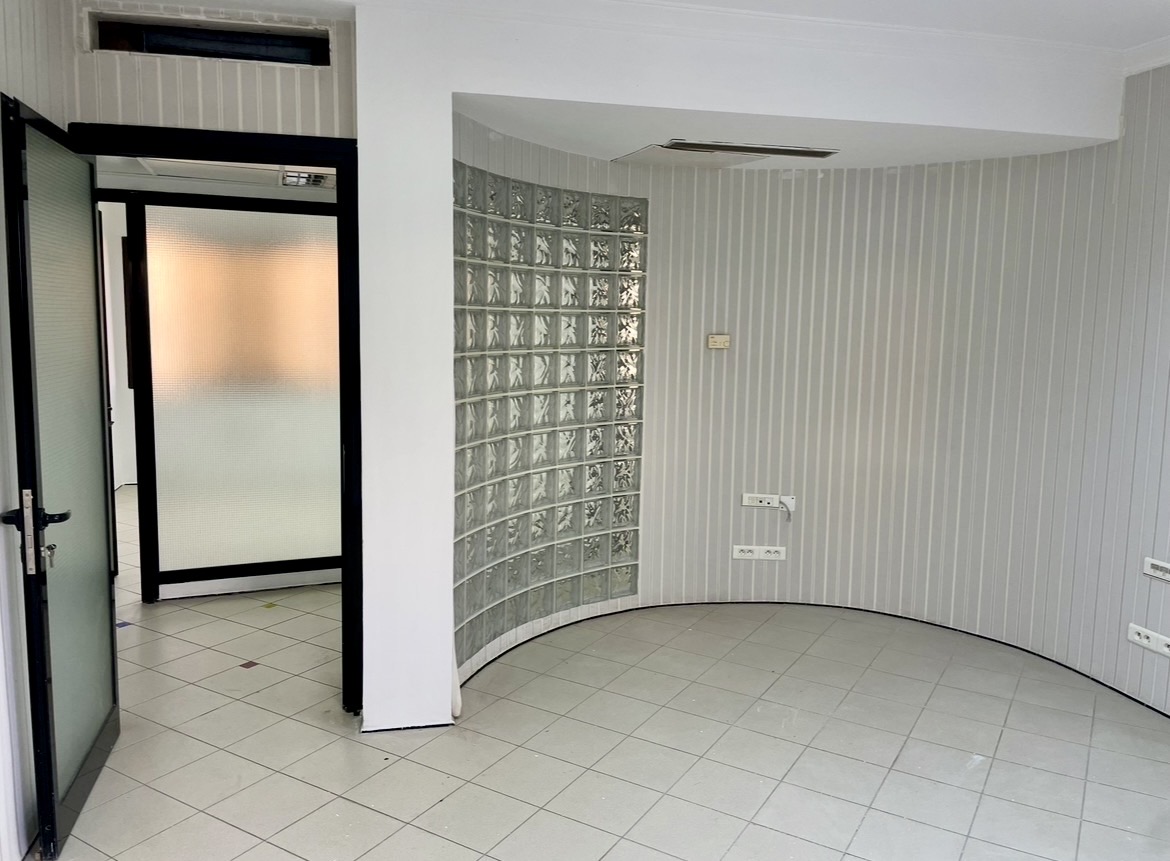 Cite El Khadra&nbsp;Kheireddine Pacha&nbsp;Location&nbsp;Appart. 5 pi�ces+&nbsp;Bureau haute standing 200m2 8 pi�ces