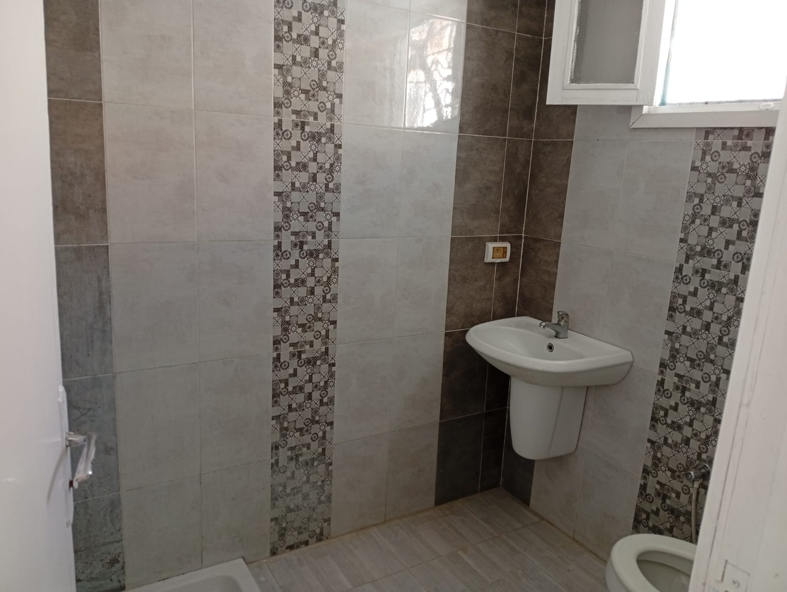 Ezzahra&nbsp;Cite 18 Janvier&nbsp;Location&nbsp;Appart. 3 pi�ces&nbsp;Studio de villa