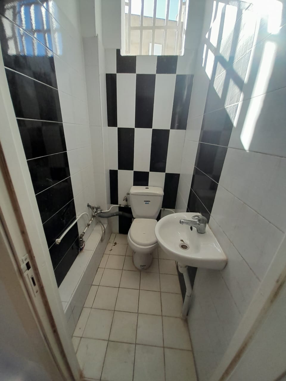 Bou Mhel El Bassatine&nbsp;Bou Mhel&nbsp;Location&nbsp;Appart. 1 pi�ce&nbsp;Un local commercial a boumhal