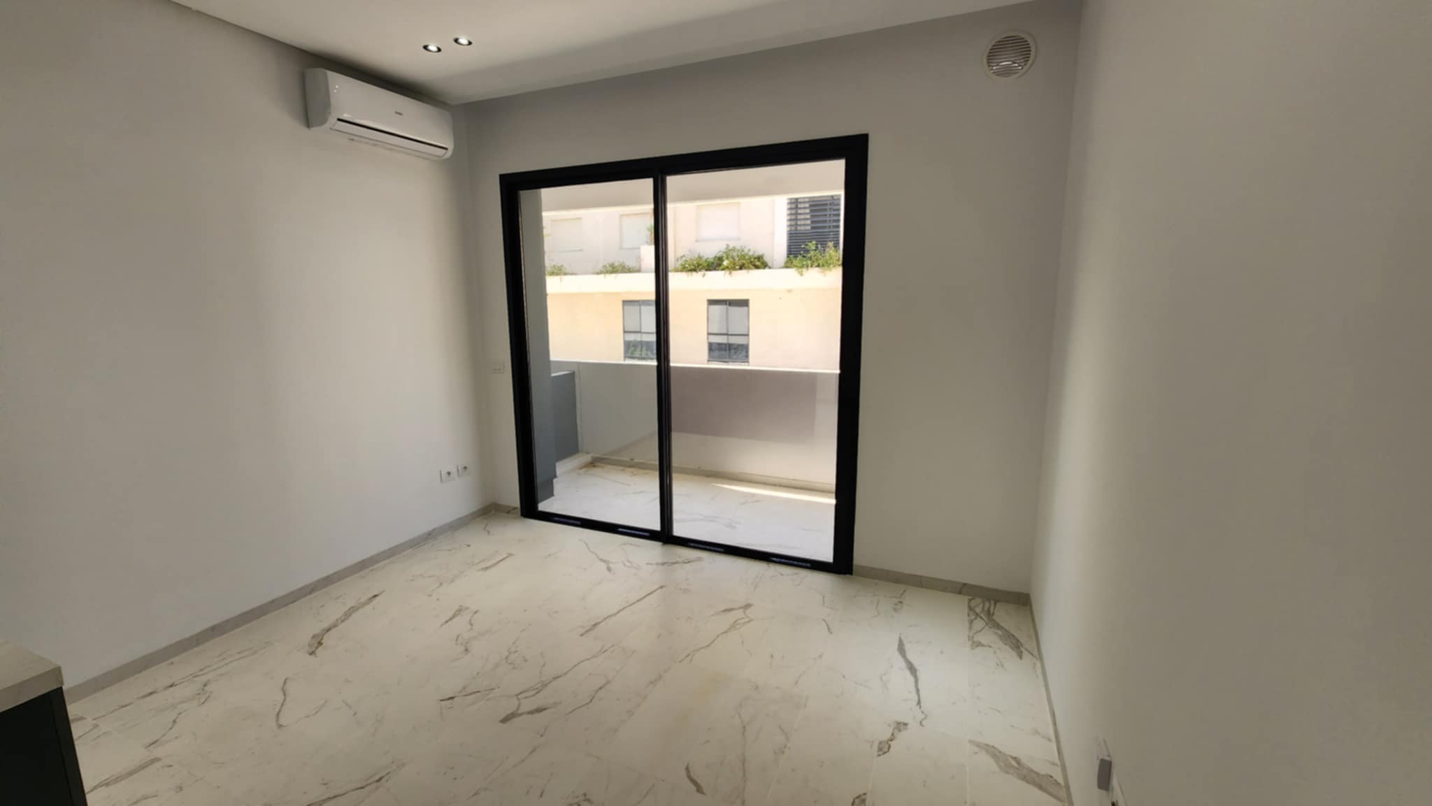 La Marsa&nbsp;El Aouina&nbsp;Location&nbsp;Appart. 1 pi�ce&nbsp;Appt s1 r�sidence avec piscine ain zaghouan nord