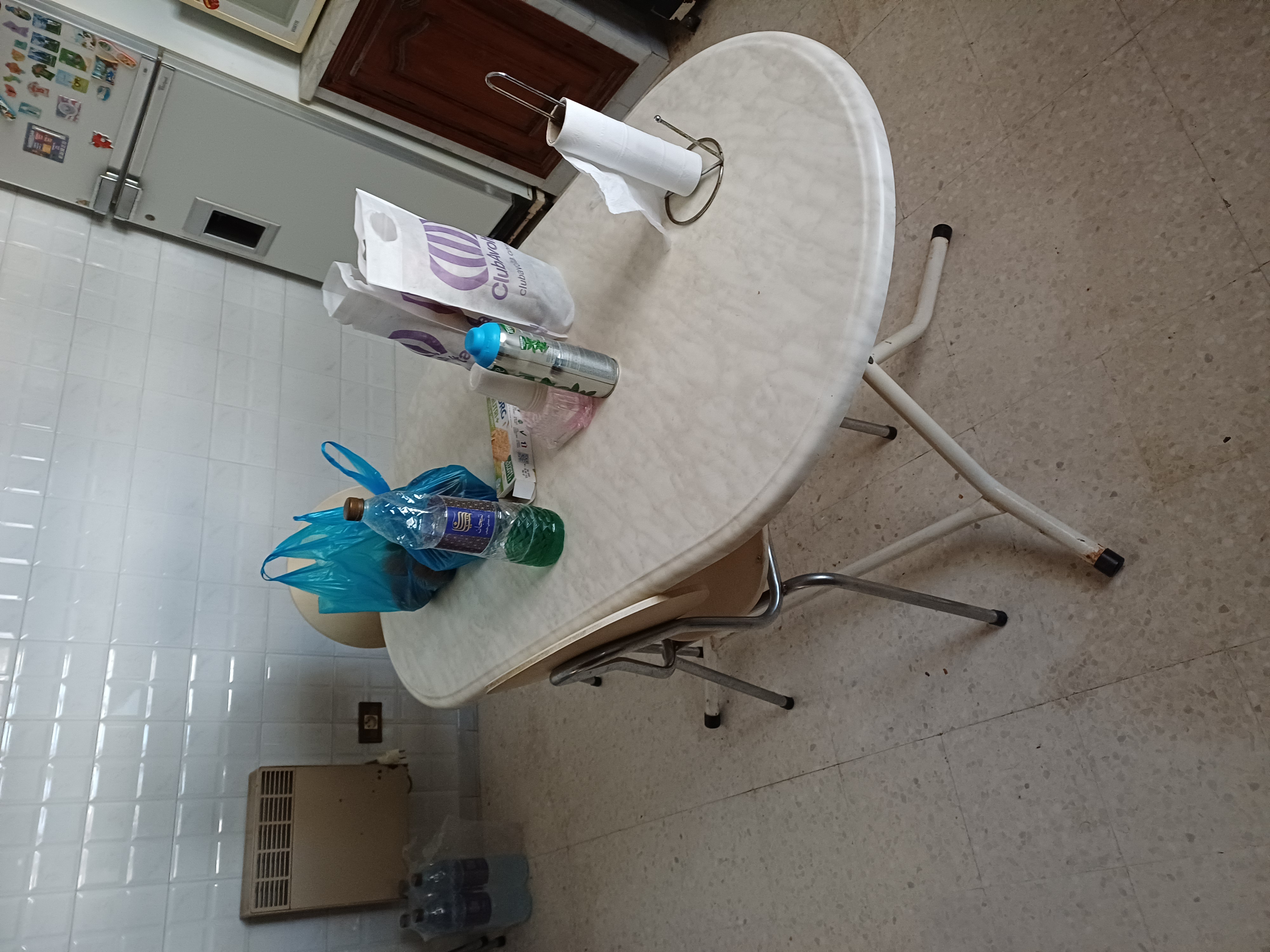 Rades&nbsp;Rades Meliane&nbsp;Meubles de cuisine et salle de bain&nbsp;Tables - Coins Repas&nbsp;Table avec chaises