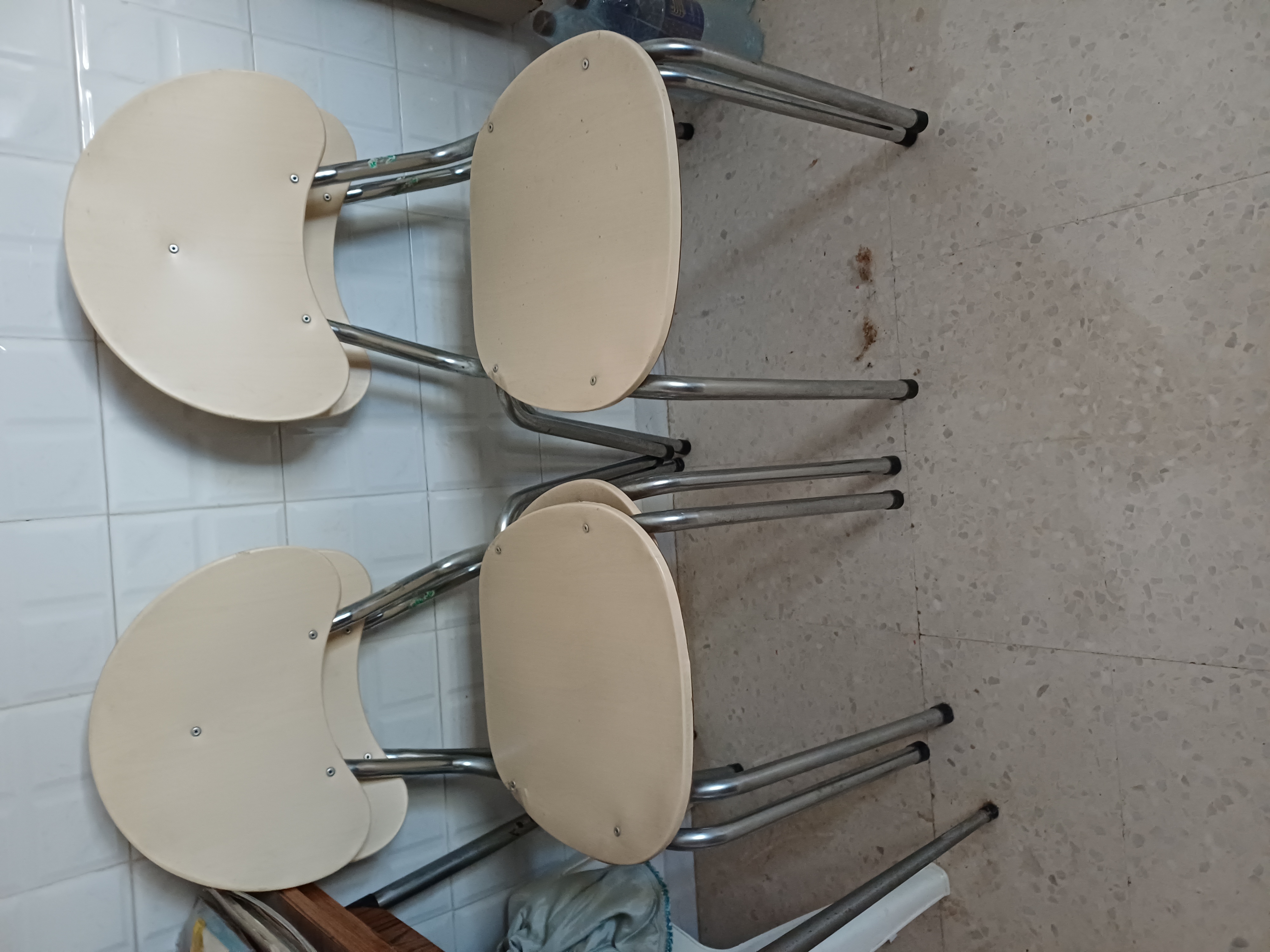 Meubles de cuisine et salle de bain&nbsp;Tables - Coins Repas