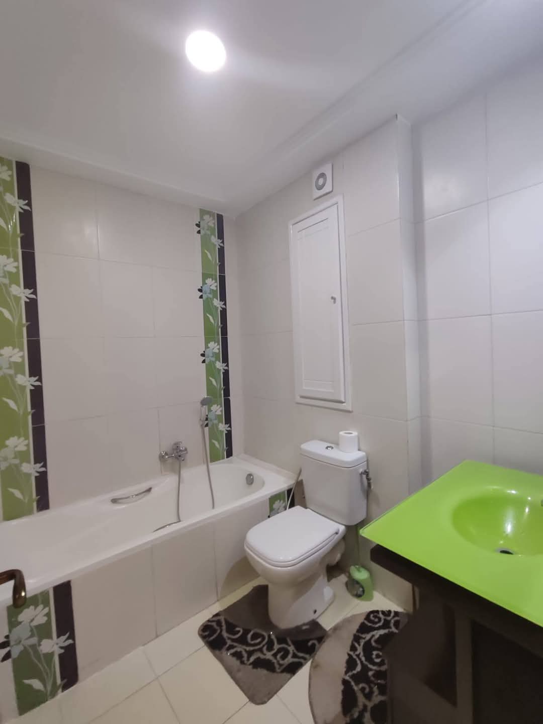 La Marsa&nbsp;El Aouina&nbsp;Location&nbsp;Appart. 2 pi�ces&nbsp;S plus un meubl� � cit� el wahat