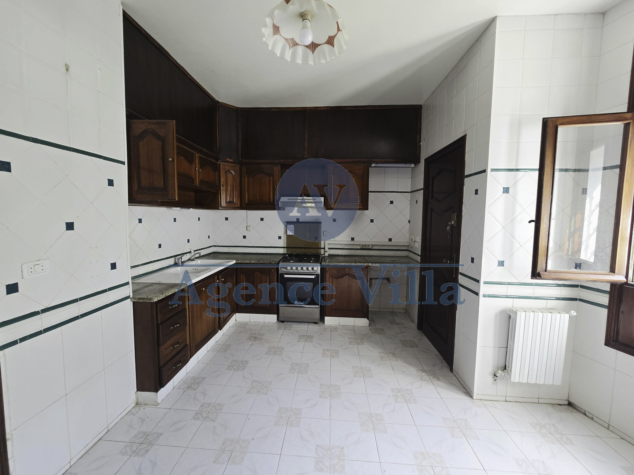 La Marsa&nbsp;Marsa Ennassim&nbsp;Location&nbsp;Appart. 5 pi�ces+&nbsp;Villa s4 avec jardin � la marsa