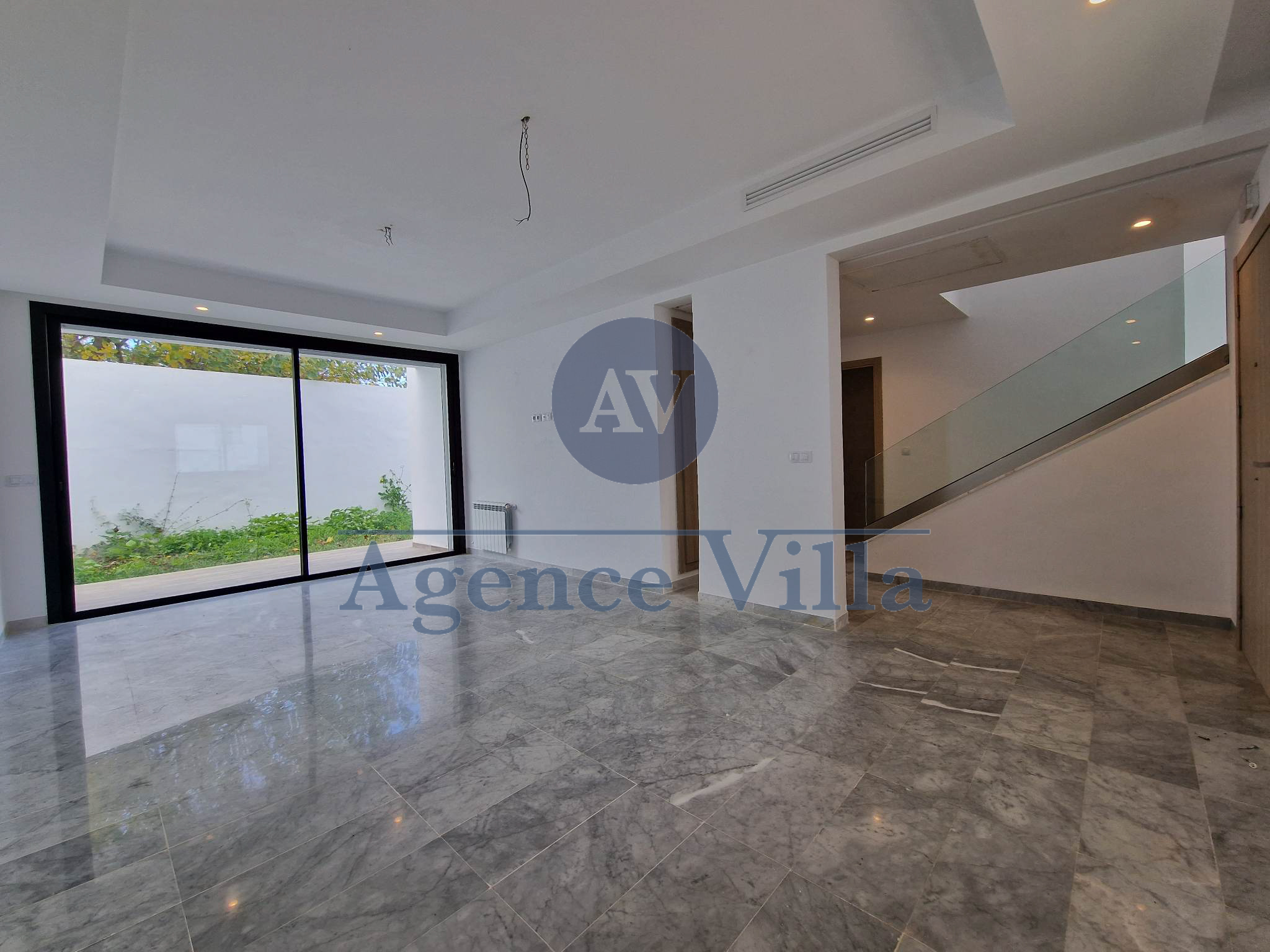 La Soukra&nbsp;La Soukra&nbsp;Location&nbsp;Appart. 4 pi�ces&nbsp;Duplex s3 avec jardin � la soukra