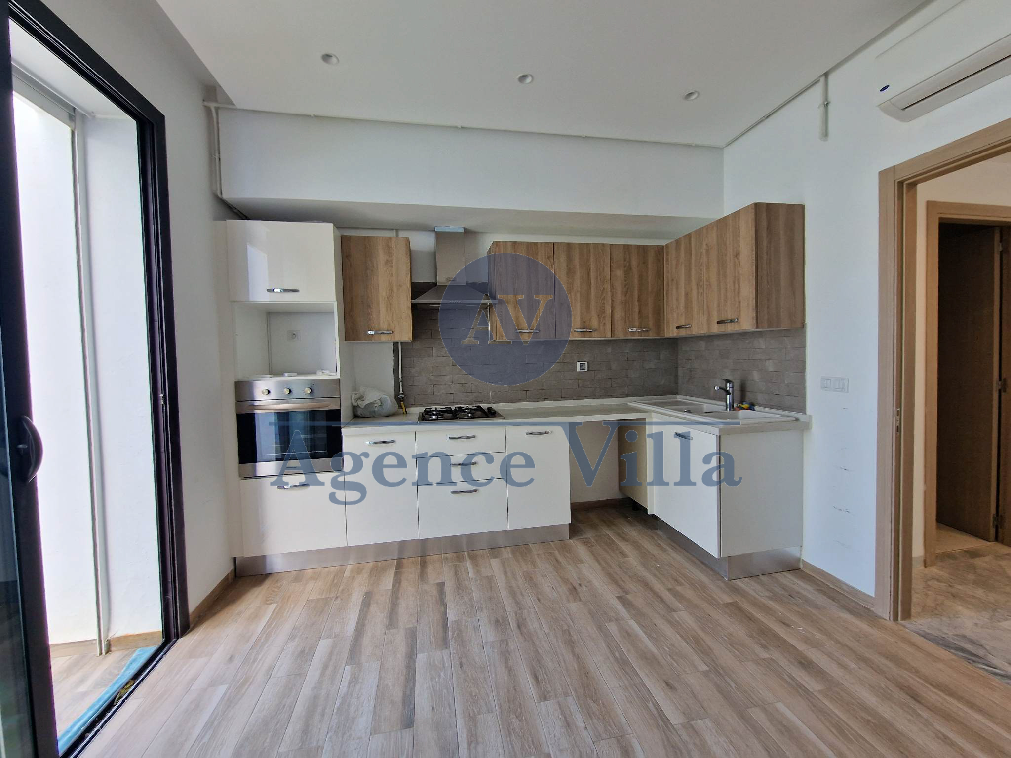 La Soukra&nbsp;La Soukra&nbsp;Location&nbsp;Appart. 4 pi�ces&nbsp;Duplex s3 avec jardin � la soukra