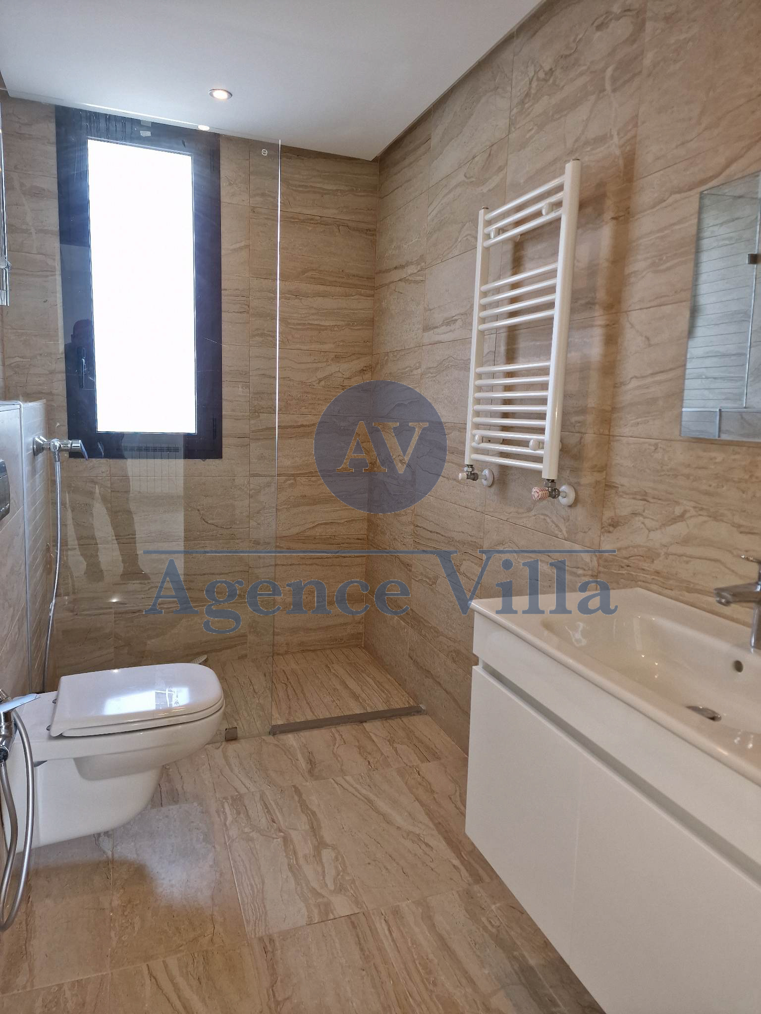 La Soukra&nbsp;La Soukra&nbsp;Location&nbsp;Appart. 4 pi�ces&nbsp;Duplex s3 avec jardin � la soukra