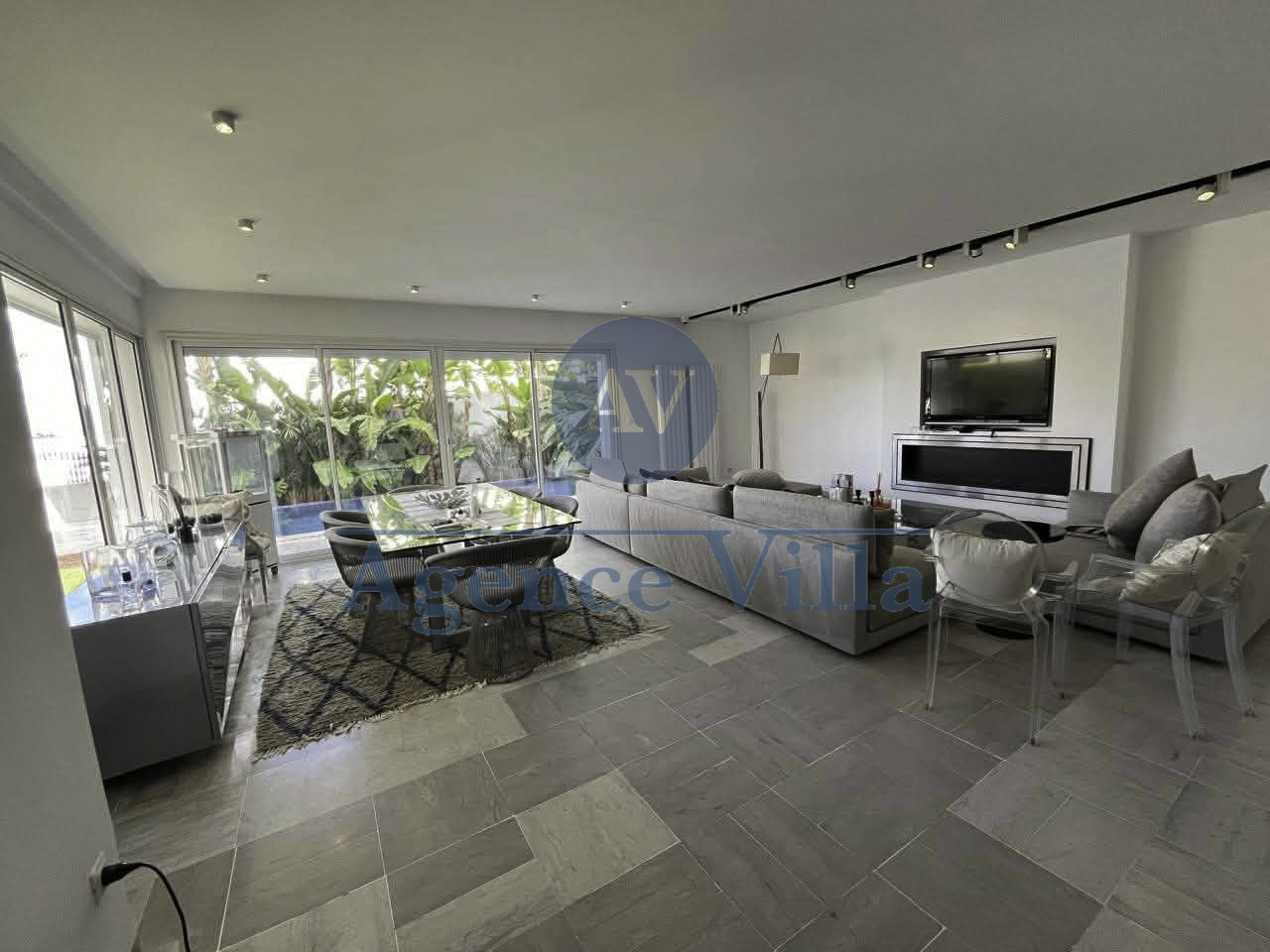 La Marsa&nbsp;Marsa Safsaf&nbsp;Location&nbsp;Appart. 5 pi�ces+&nbsp;Triplex meubl� avec piscine et vue mer