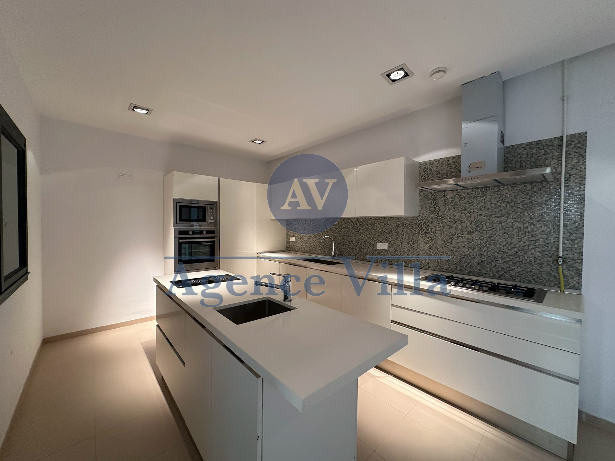 La Marsa&nbsp;Berge Du Lac&nbsp;Location&nbsp;Appart. 5 pi�ces+&nbsp;Duplex s4 haut standing avec piscine au lac 2