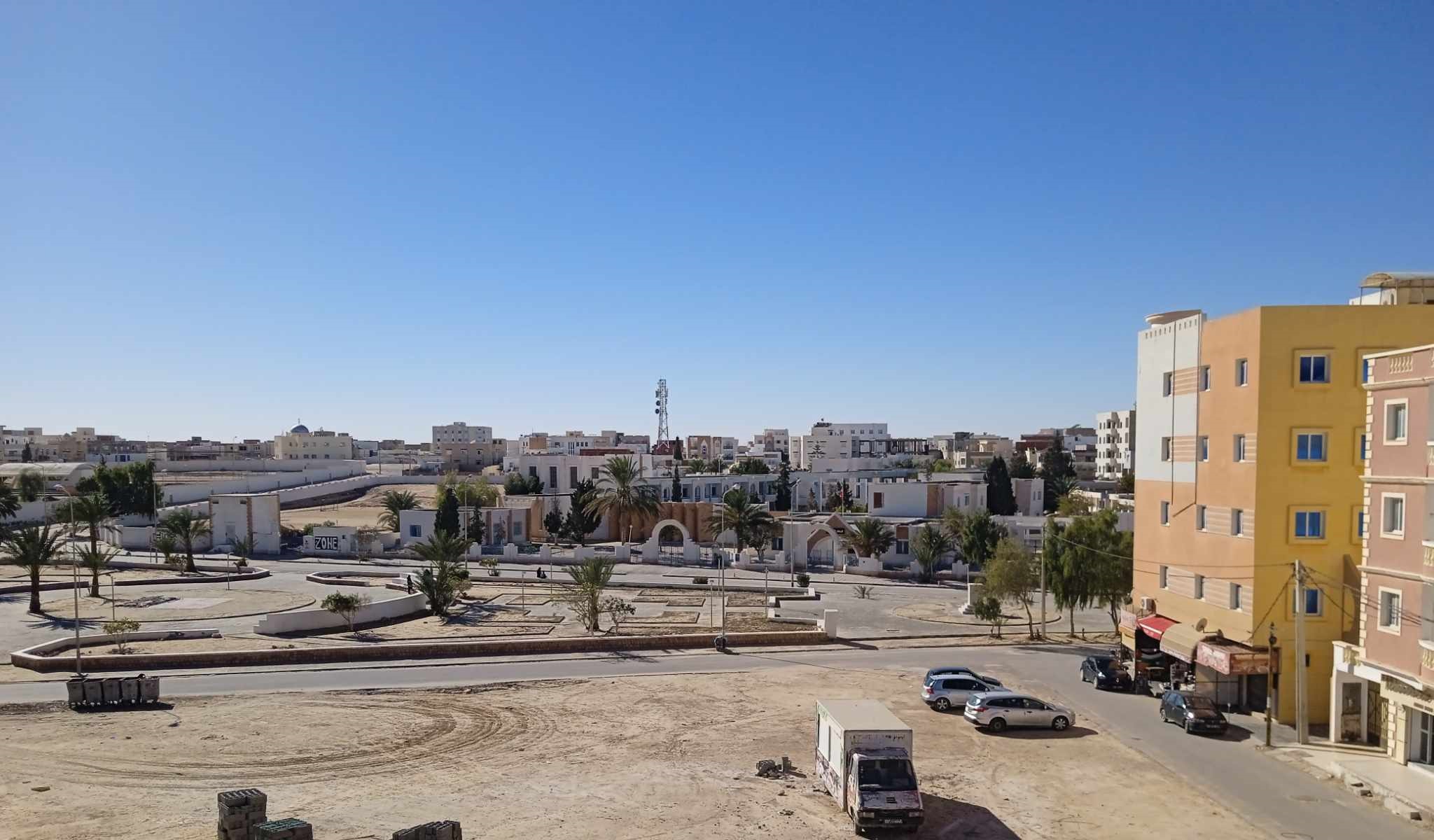 Gabes Sud&nbsp;Sidi Boulbaba&nbsp;Terrain&nbsp;Terrain nu&nbsp;En plein centre campus universitaire