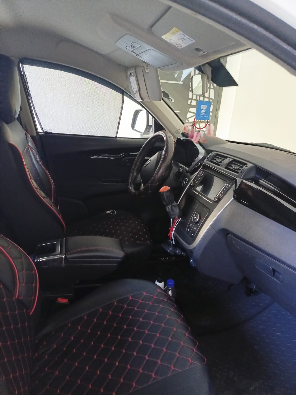 Ariana Ville&nbsp;Ariana&nbsp;Mahindra&nbsp;Autre Mod�le&nbsp;Dame vend mahindra k8 ttes options tbe 1�re main