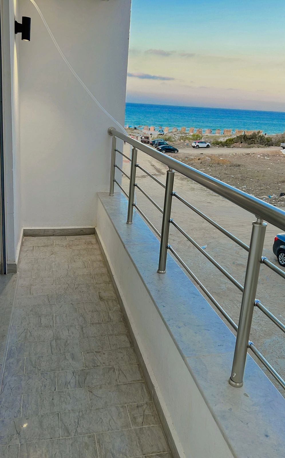 Hammam El Ghezaz&nbsp;Ezzahra&nbsp;Vente&nbsp;Appart. 3 pi�ces&nbsp;Luxueux appartement meubl� pieds dans l'eau