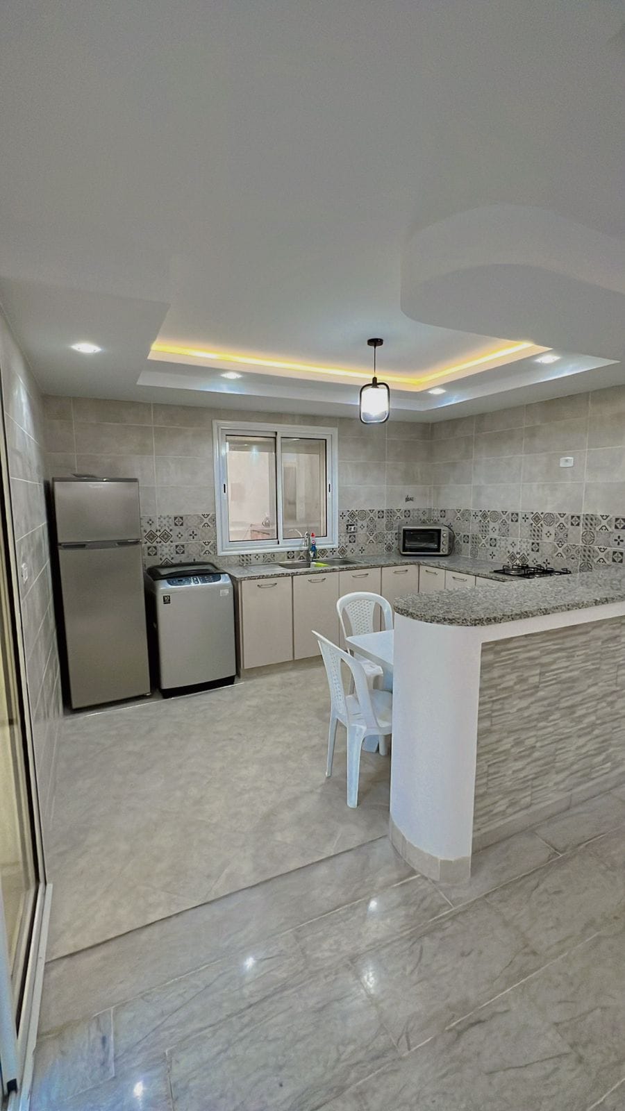 Hammam El Ghezaz&nbsp;Ezzahra&nbsp;Vente&nbsp;Appart. 3 pi�ces&nbsp;Luxueux appartement meubl� pieds dans l'eau