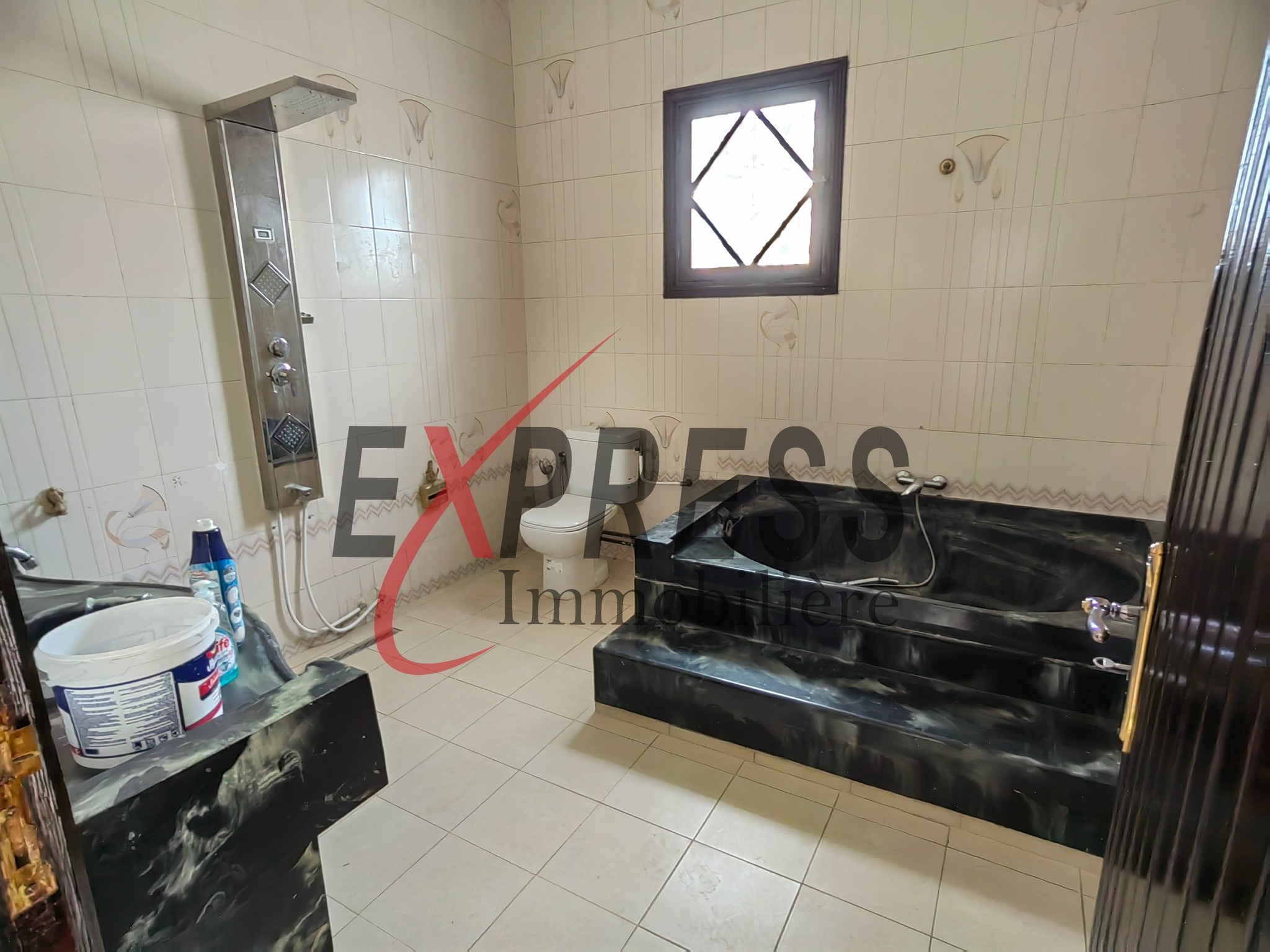 El Menzah&nbsp;El Manar 2&nbsp;Location&nbsp;Maisons&nbsp;Un �tage de villa s3 ind�pendant avec garage