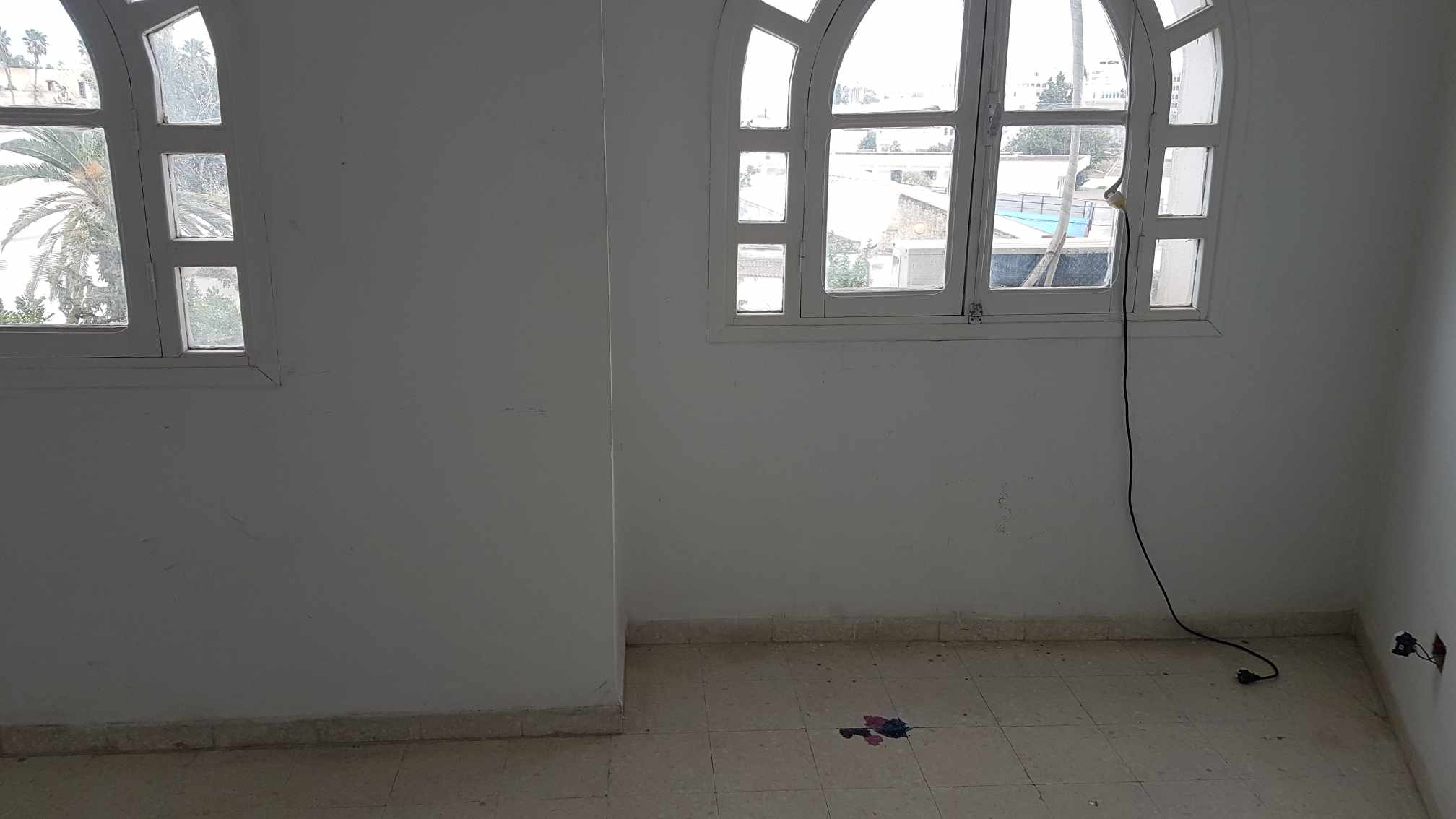 Ariana Ville&nbsp;Ariana&nbsp;Location&nbsp;Appart. 1 pi�ce&nbsp;A partager un local bureau ariana