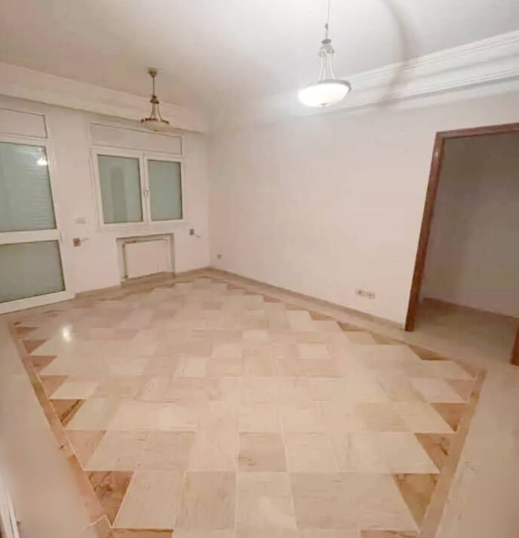 Ariana Ville&nbsp;Cite Ennasr 2&nbsp;Location&nbsp;Appart. 3 pi�ces&nbsp;Ennasr 2 appt s2 bien situ� 1100 dt