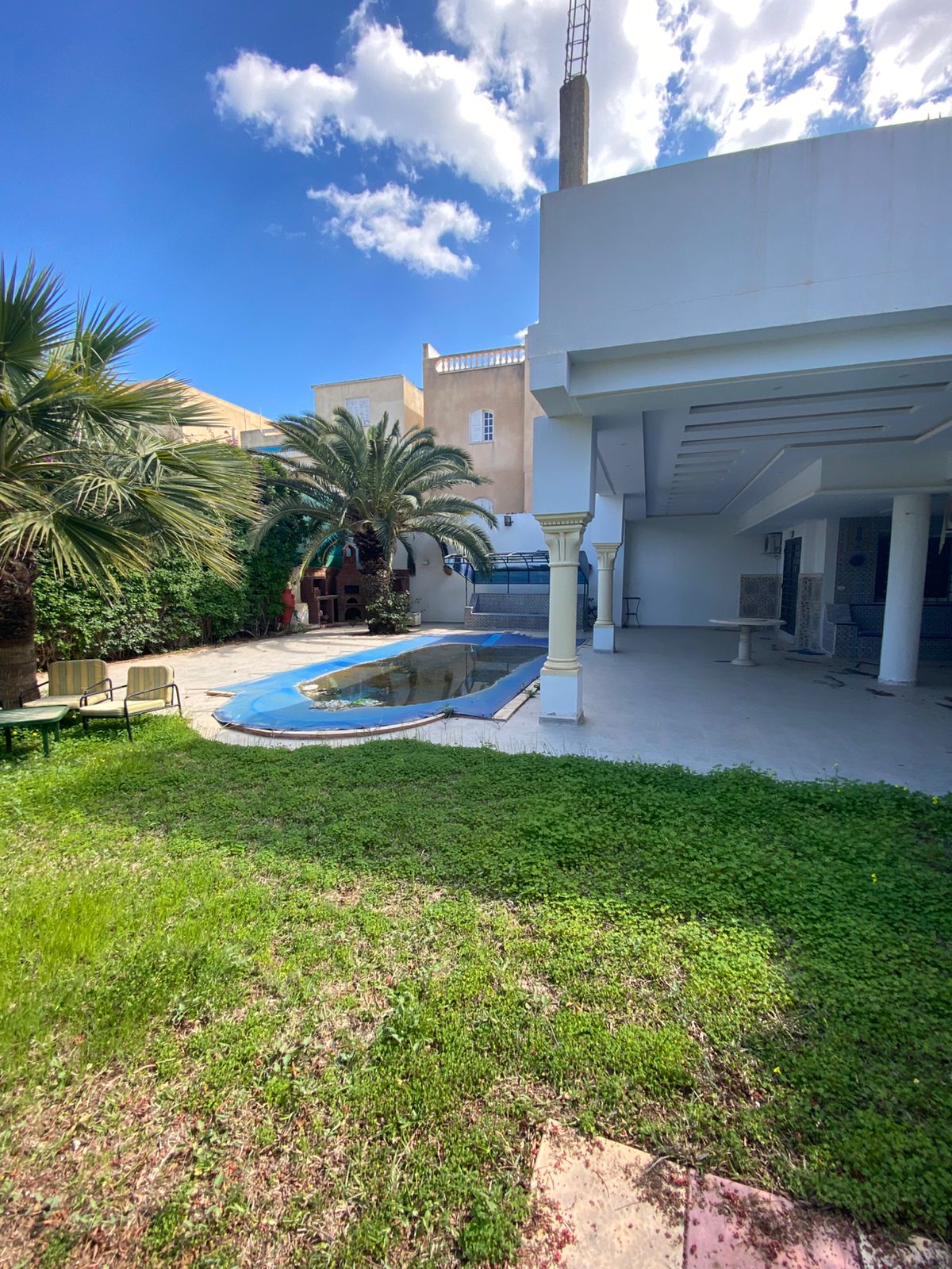 Akouda&nbsp;Chatt Meriem&nbsp;Location&nbsp;Appart. 5 pi�ces+&nbsp;Belle villa spacieuse meubl�e avec piscine