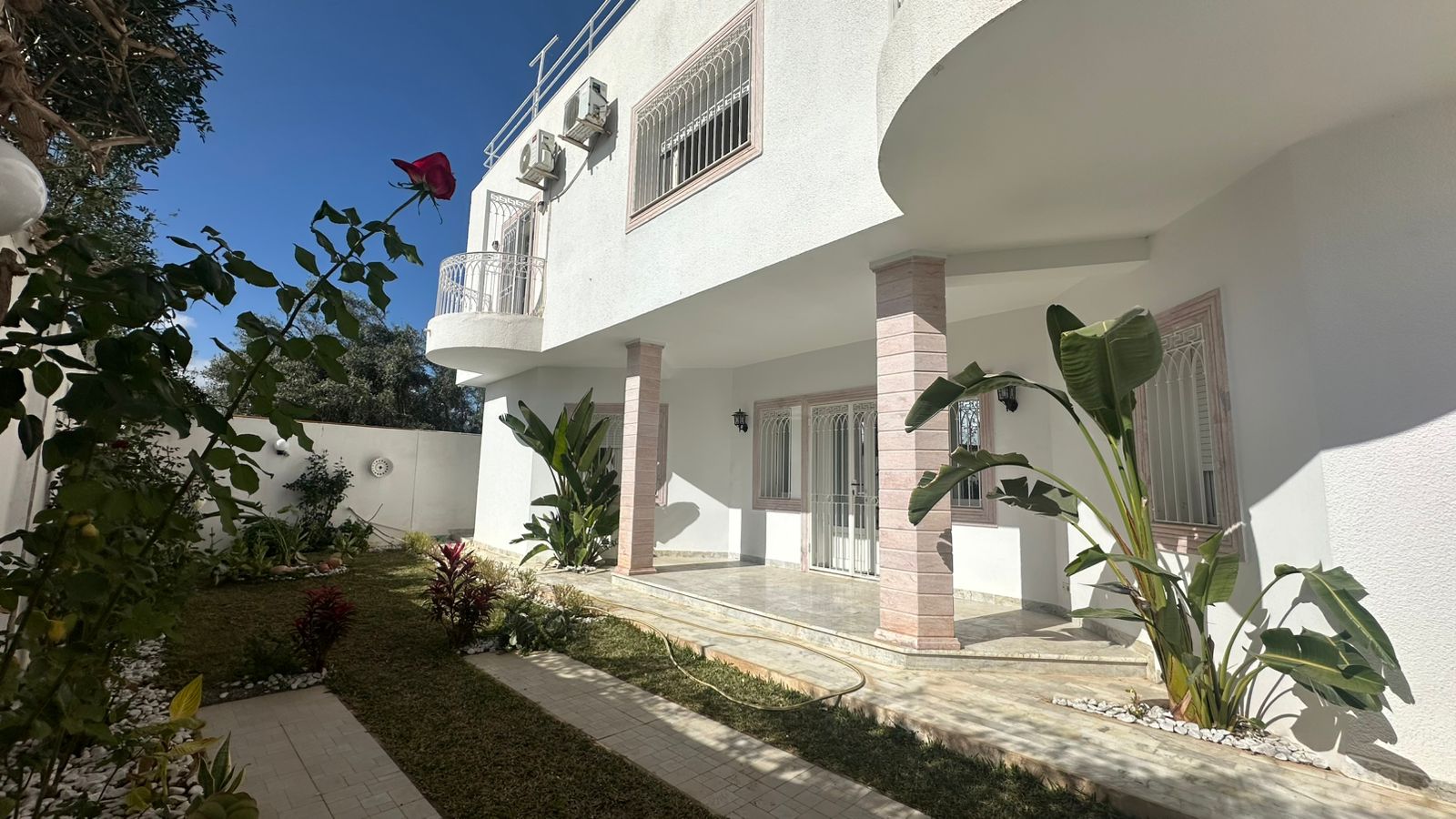 Hammam Sousse&nbsp;El Kantaoui&nbsp;Location&nbsp;Appart. 5 pi�ces+&nbsp;Villa de type s5 avec jardin