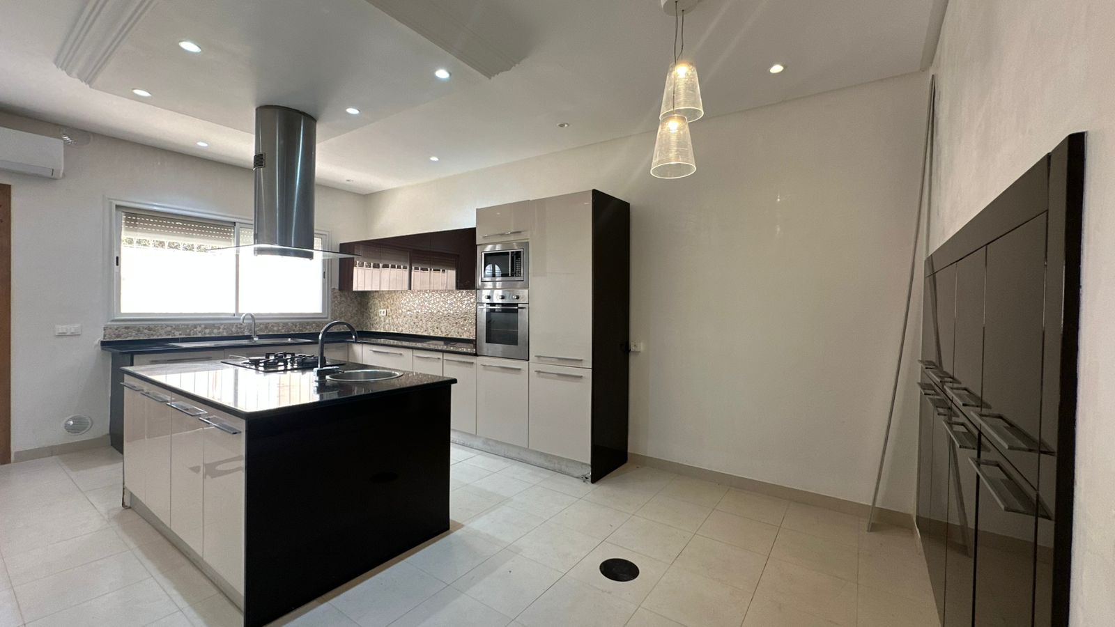 Hammam Sousse&nbsp;El Kantaoui&nbsp;Location&nbsp;Appart. 5 pi�ces+&nbsp;Villa de type s5 avec jardin