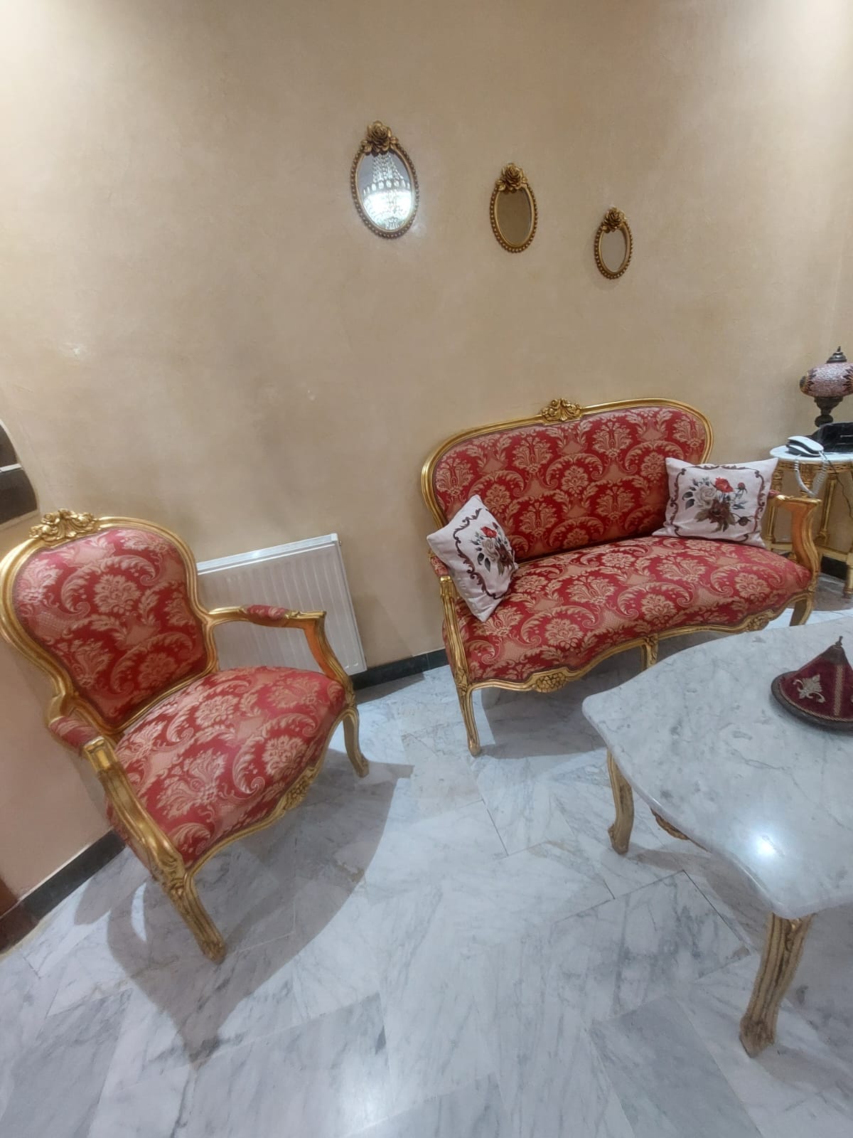 Bou Mhel El Bassatine&nbsp;Bou Mhel&nbsp;Salon - Salle � manger &nbsp;Salons&nbsp;Sallon et deux tables