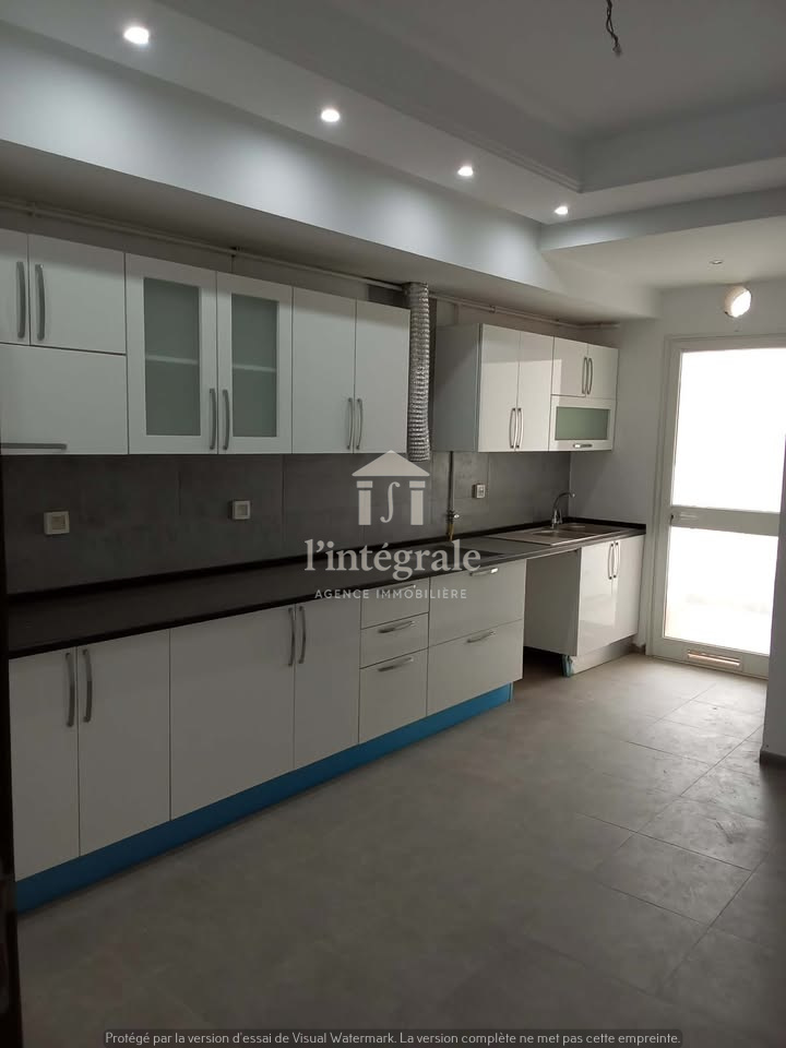 Ariana Ville&nbsp;Cite Ennasr 2&nbsp;Location&nbsp;Appart. 4 pi�ces&nbsp;S3 avec acc�s � une grande terrasse