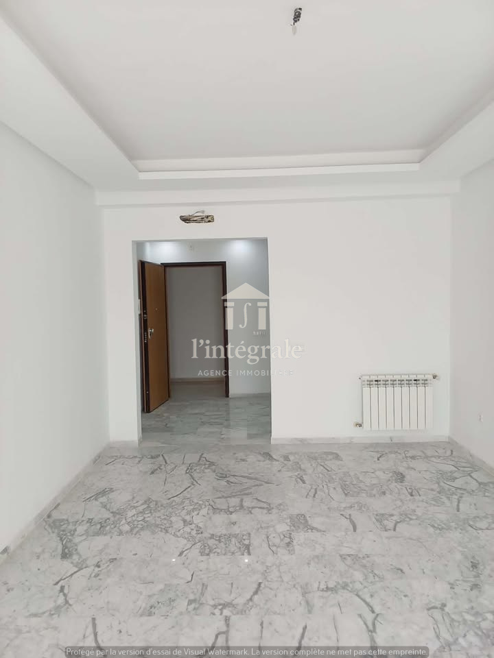 Ariana Ville&nbsp;Cite Ennasr 2&nbsp;Location&nbsp;Appart. 4 pi�ces&nbsp;S3 avec acc�s � une grande terrasse