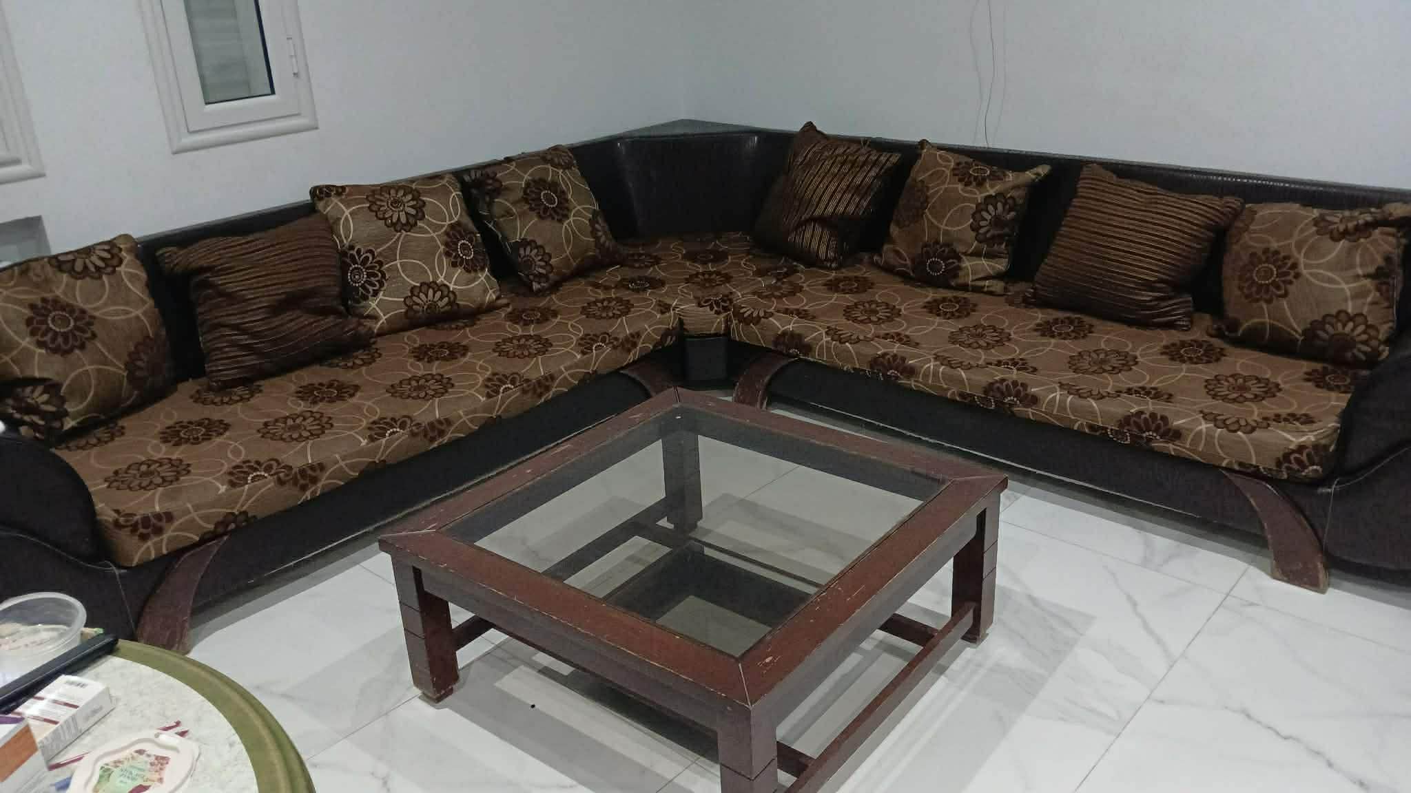 Mnihla&nbsp;Jardins d'el Menzah&nbsp;Autres meubles&nbsp;Autres&nbsp;Salon et lit en bon �tat