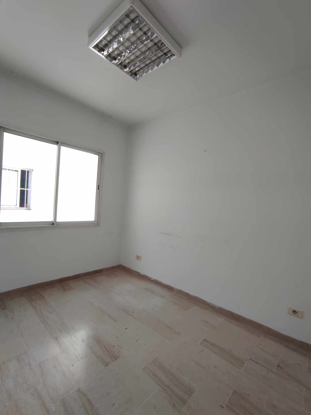 La Soukra&nbsp;La Soukra&nbsp;Bureaux & Commerces&nbsp;Bureau&nbsp;Bureau la soukra