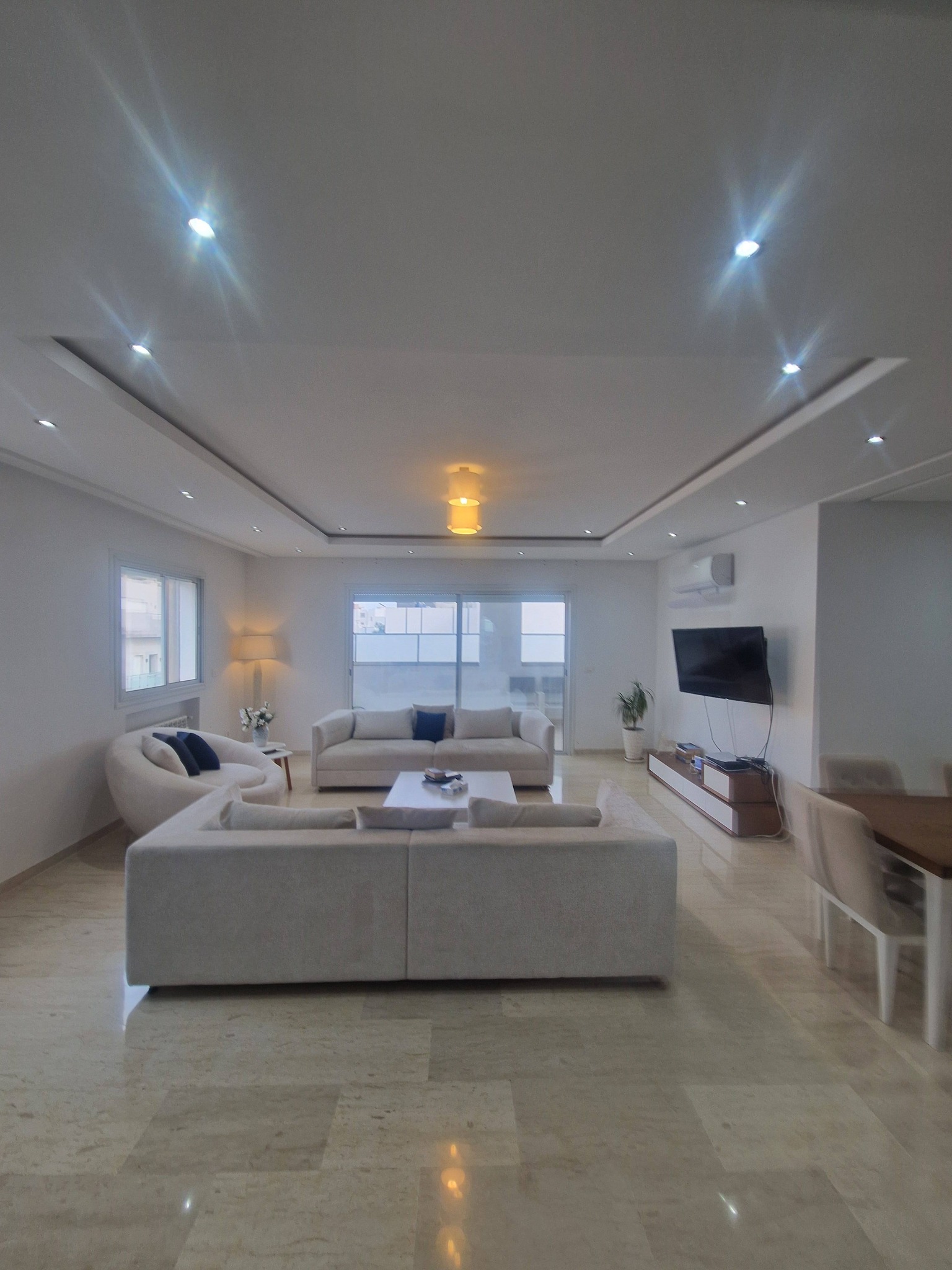 Ariana Ville&nbsp;Cite Ennasr 2&nbsp;Location&nbsp;Appart. 4 pi�ces&nbsp;Etage de villa s4 dont une suite parentale