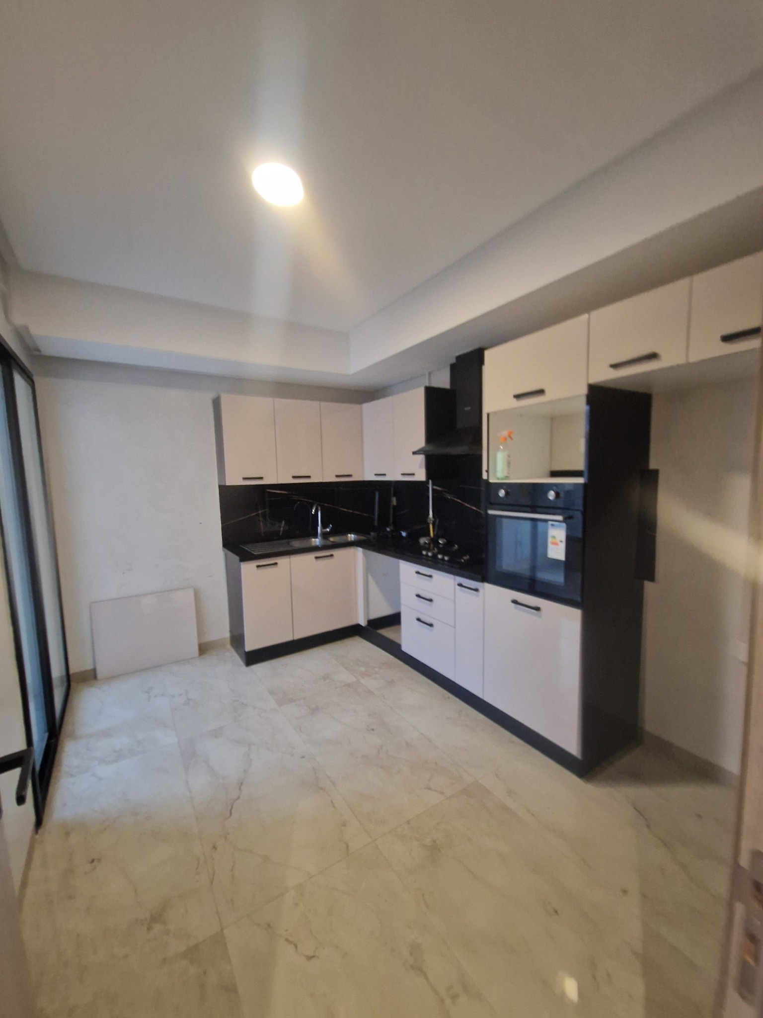 Ariana Ville&nbsp;Cite Ennasr 2&nbsp;Location&nbsp;Appart. 4 pi�ces&nbsp;S3 haut standing avec terrasse cot� salim school