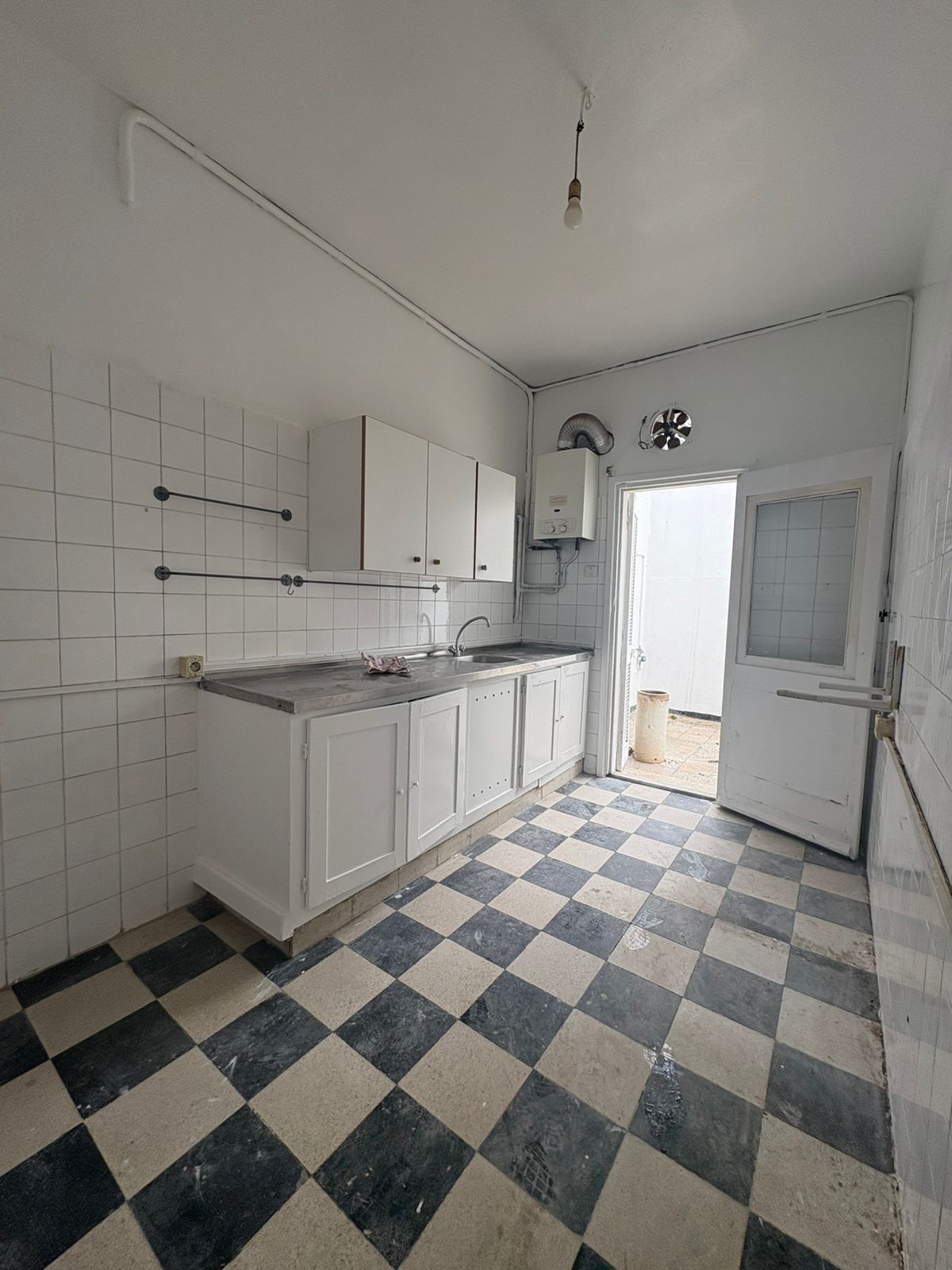 Ariana Ville&nbsp;El Menzah 6&nbsp;Location&nbsp;Duplex&nbsp;Spacieux triplex uv4 menzah6 usage habitation