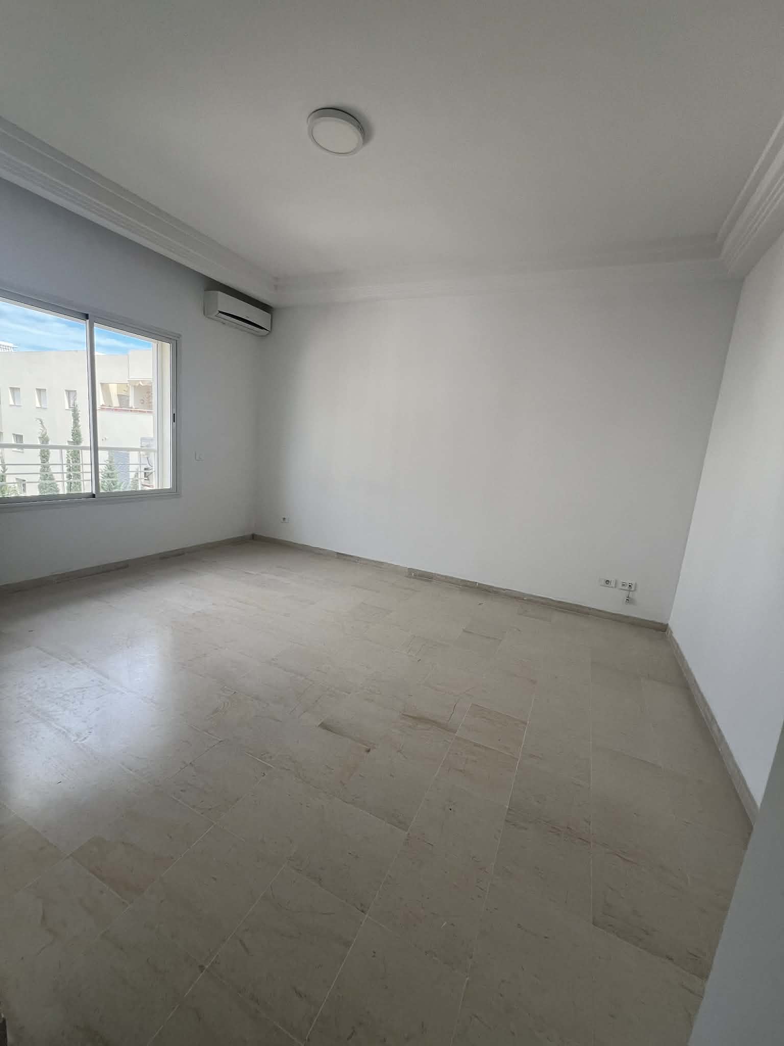 La Marsa&nbsp;Berge Du Lac&nbsp;Location&nbsp;Appart. 5 pi�ces+&nbsp;Bureau hall et 6 pi�ces au lac 2