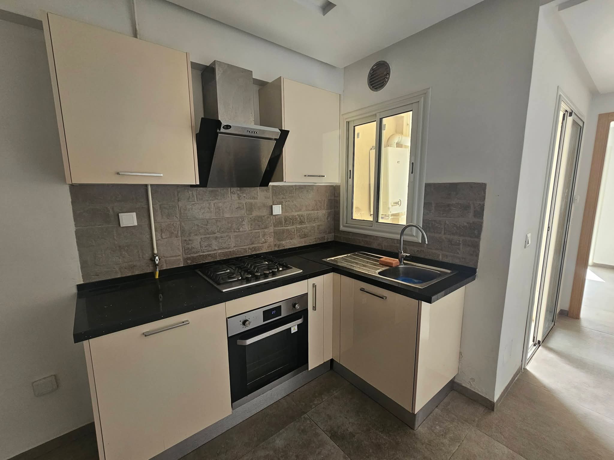 Ariana Ville&nbsp;Cite Ennasr 2&nbsp;Vente&nbsp;Appart. 2 pi�ces&nbsp;Pour investissement un  s1 de 225 md a ennasr 2