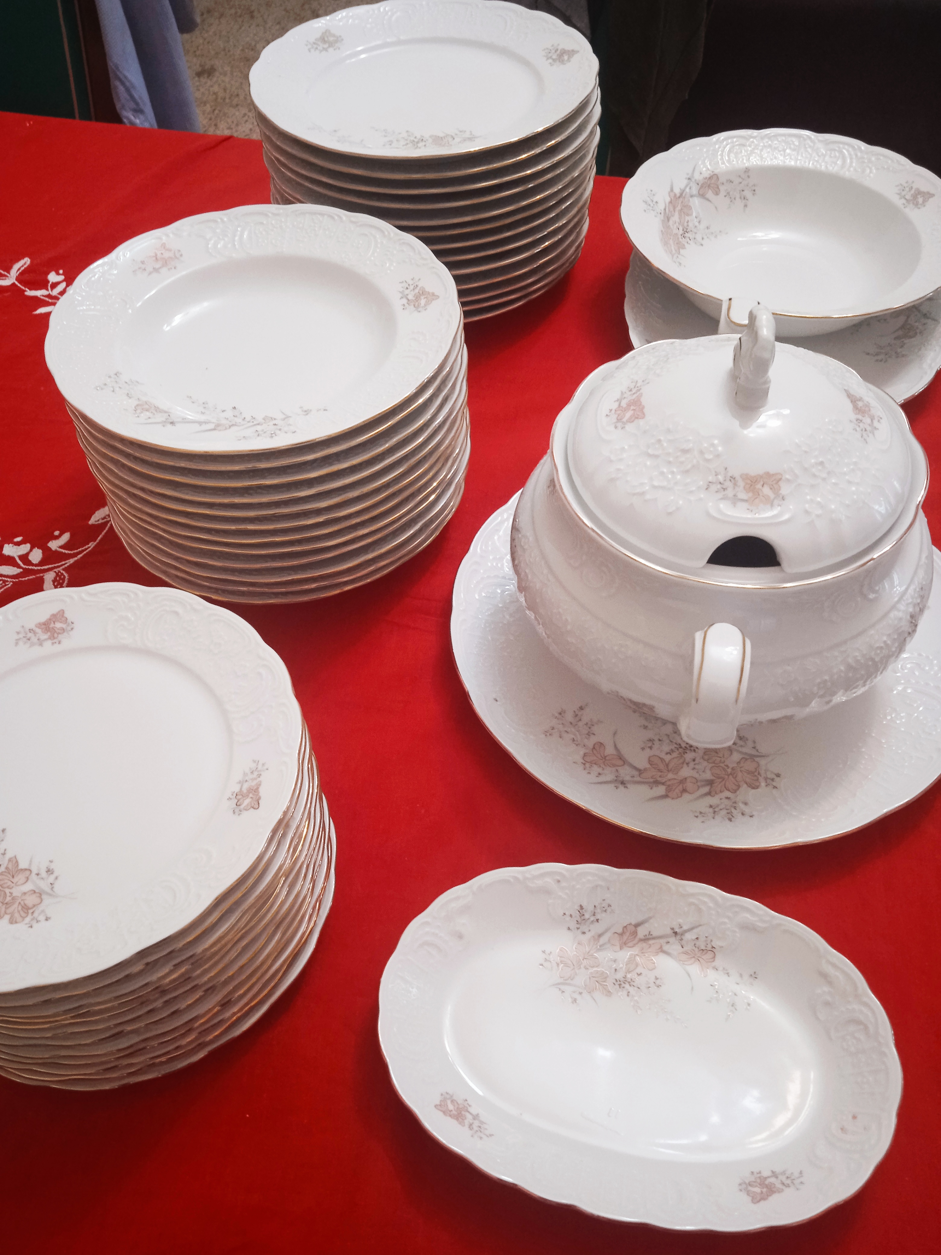 Megrine&nbsp;Megrine&nbsp;Meubles de cuisine et salle de bain&nbsp;Accessoires de Cuisine&nbsp;Bonne occasion 2 services de table et de poisson