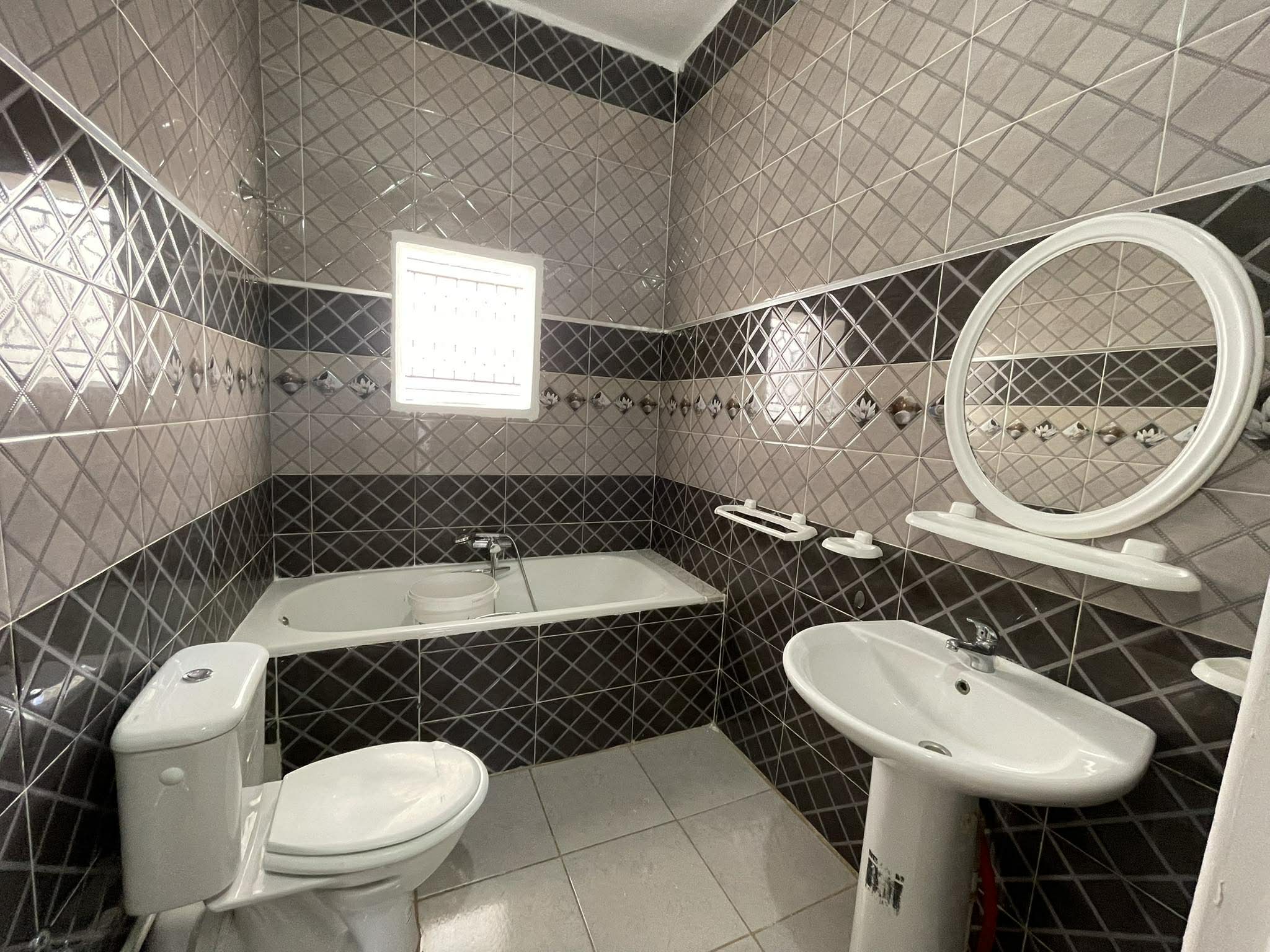 Rades&nbsp;Rades&nbsp;Location&nbsp;Maisons&nbsp;Un rdc de villa s3 � rades