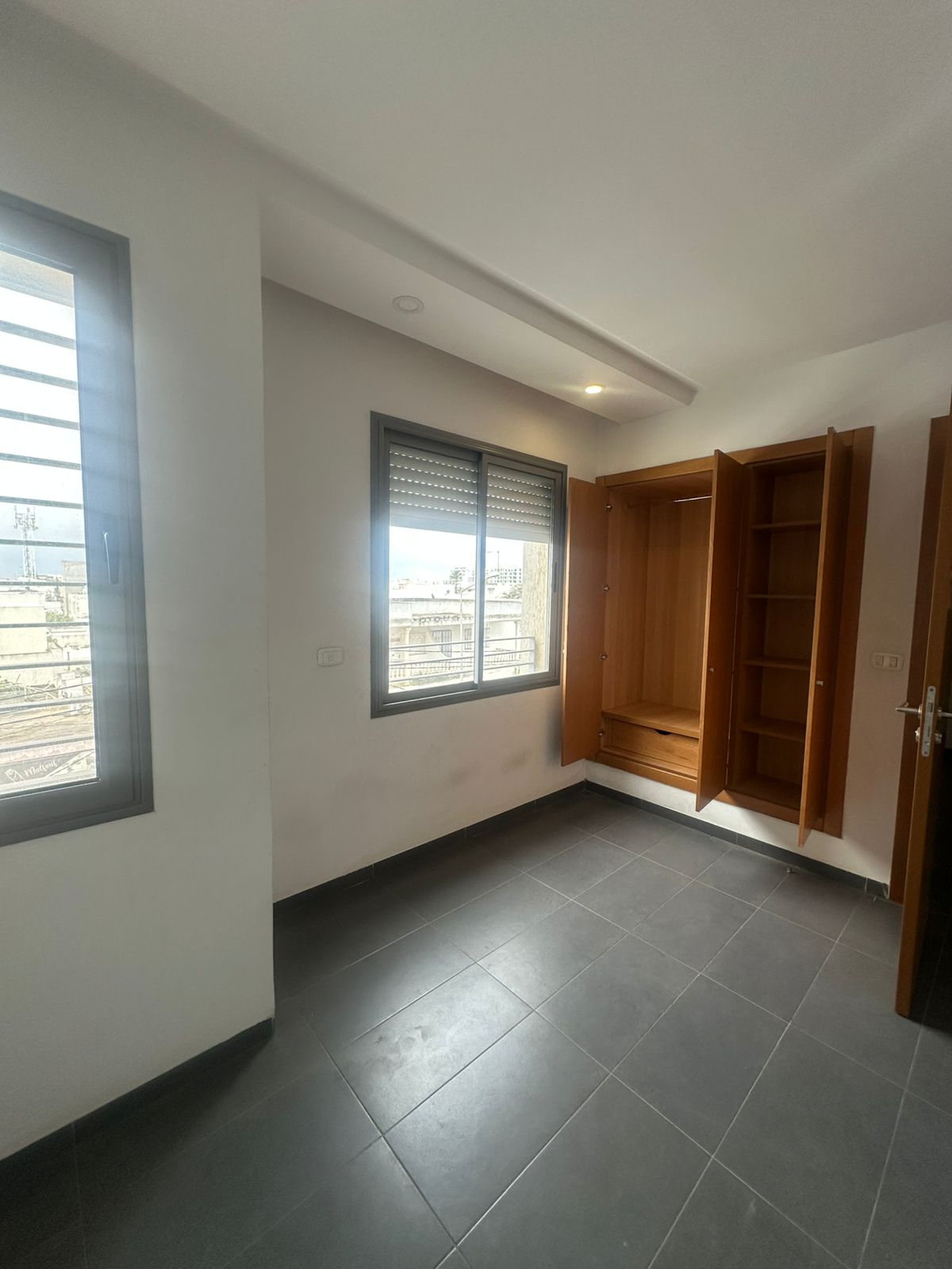 Ain Zaghouan&nbsp;Ain Zaghouan&nbsp;Bureaux & Commerces&nbsp;Bureau&nbsp;3 appartements bureautiques haut st � ain zaghwen