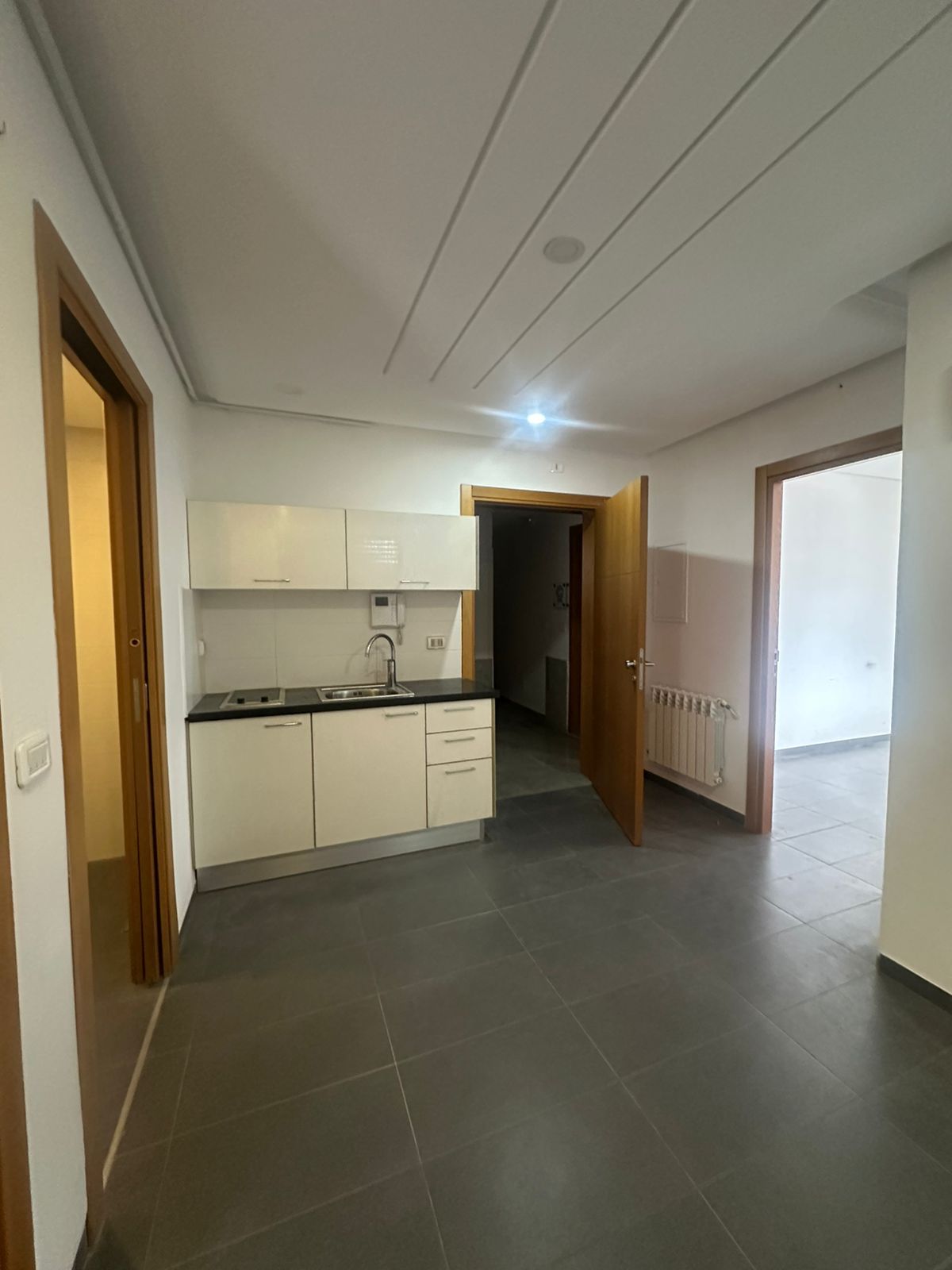 Ain Zaghouan&nbsp;Ain Zaghouan&nbsp;Bureaux & Commerces&nbsp;Bureau&nbsp;3 appartements bureautiques haut st � ain zaghwen