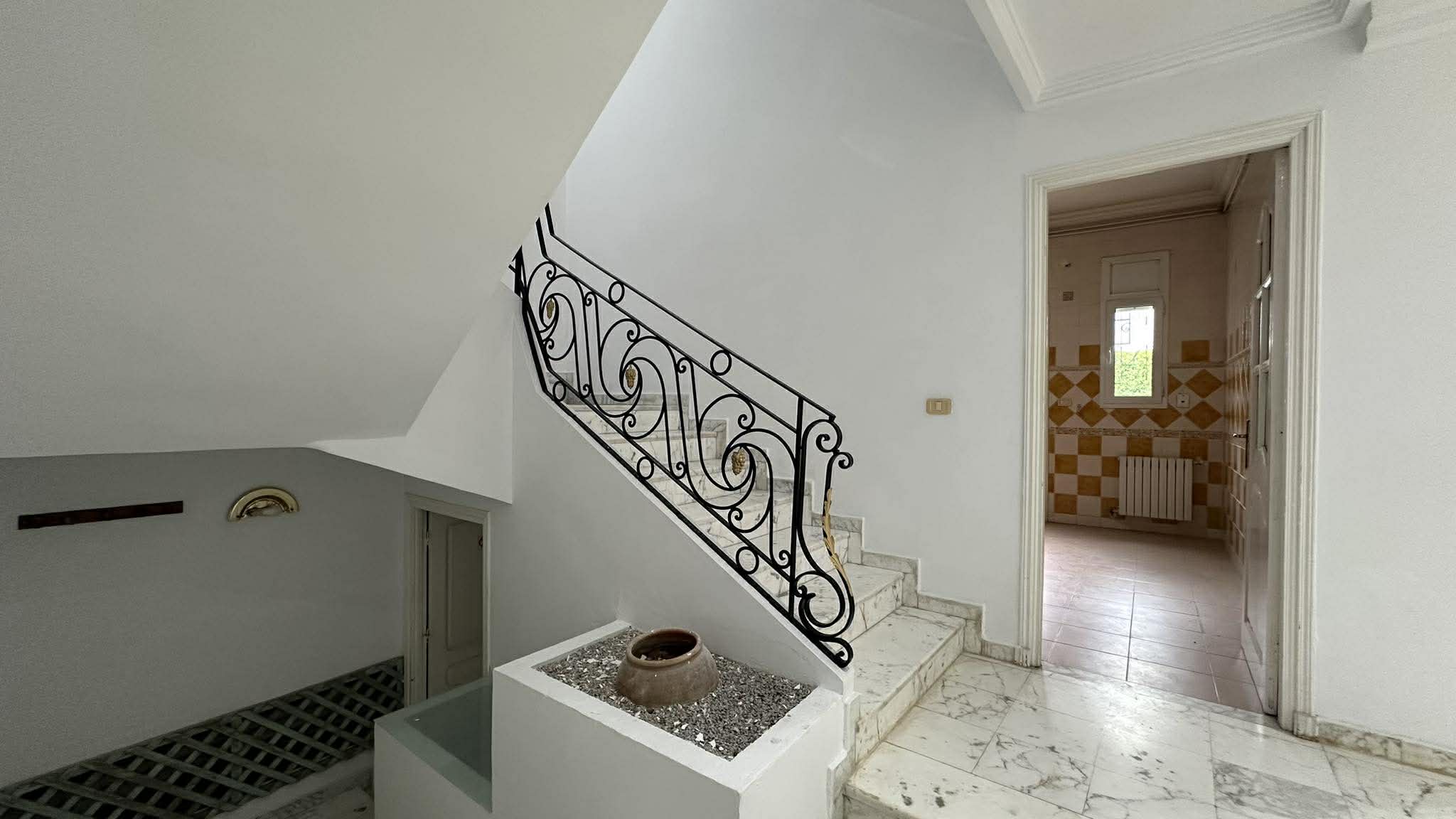 La Marsa&nbsp;Berge Du Lac&nbsp;Location&nbsp;Appart. 4 pi�ces&nbsp;Triplex s4 � usage bureautique au lac 1