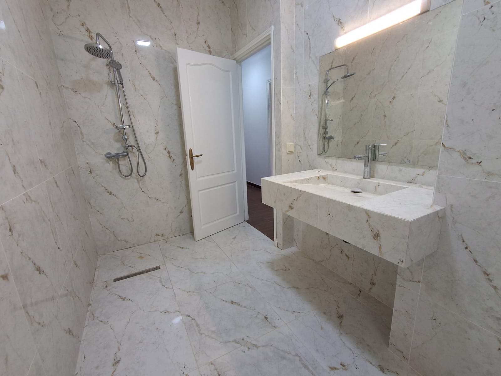 La Marsa&nbsp;Gammart&nbsp;Location&nbsp;Maisons&nbsp;Villa s6 avec jardin et piscine � gammarth