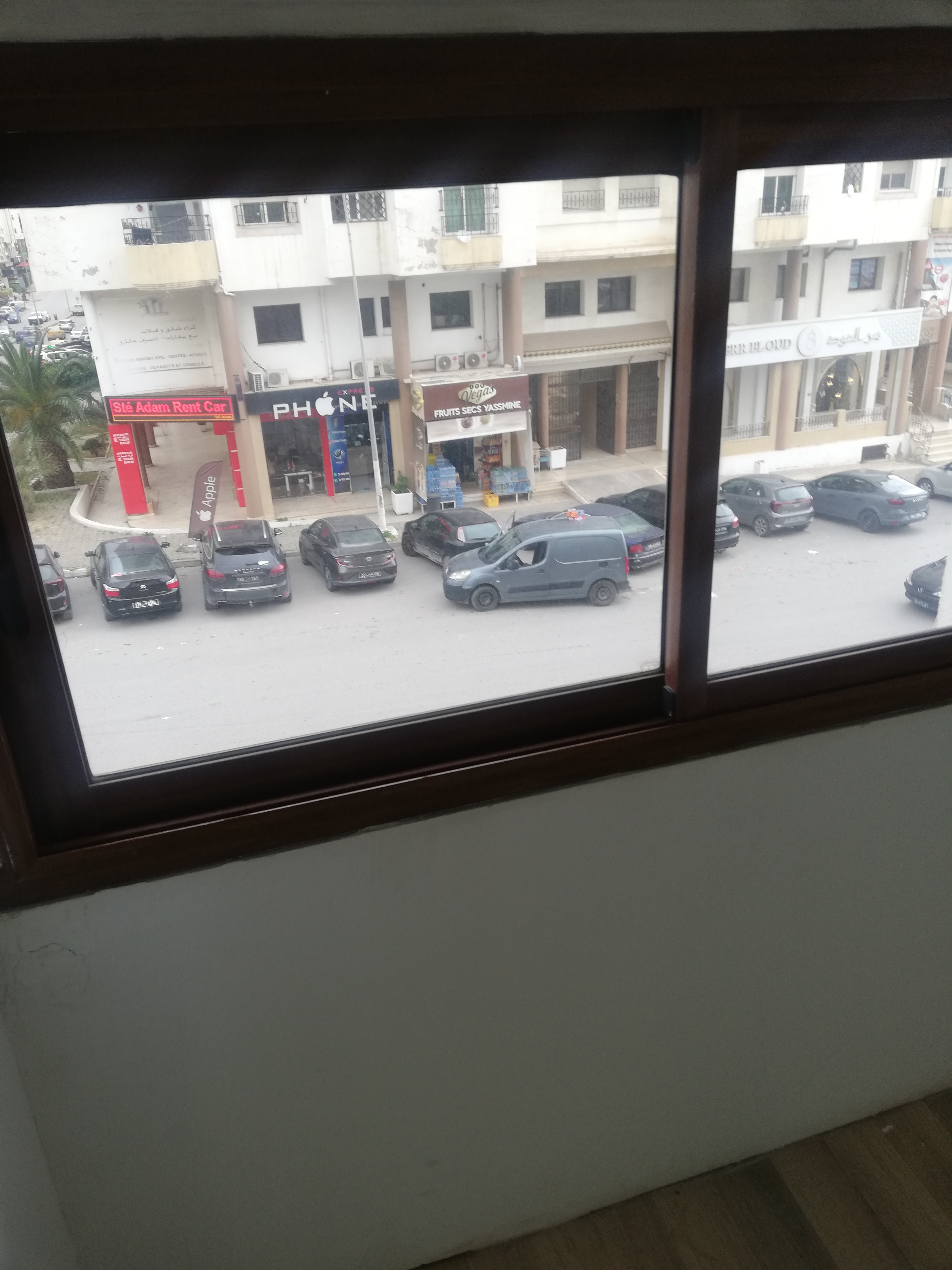 Ariana Ville&nbsp;Cite Ennasr 2&nbsp;Location&nbsp;Appart. 1 pi�ce&nbsp;Usage bureau 650 dt 7ois