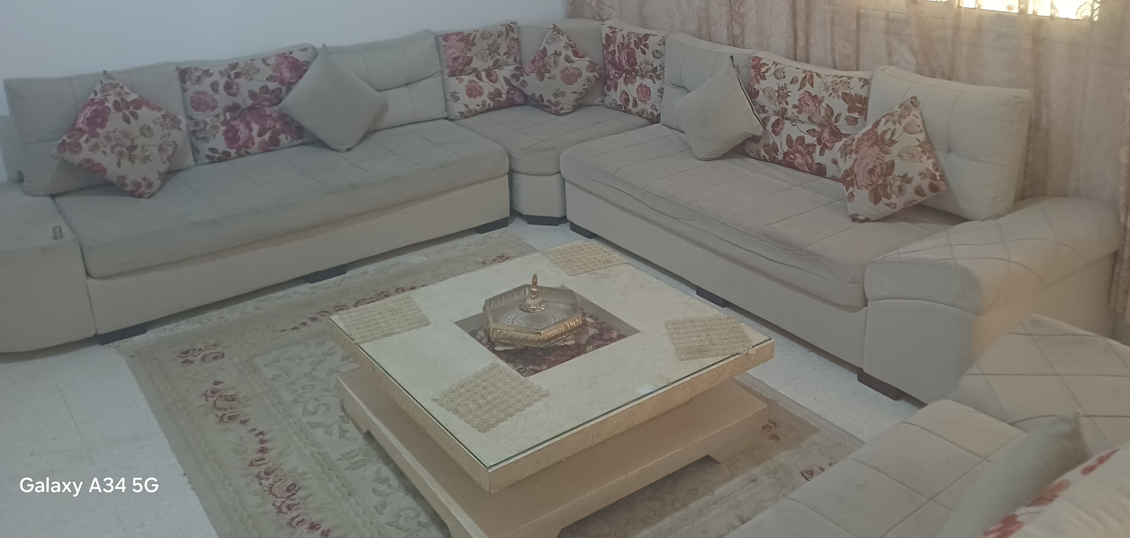 Ben Arous&nbsp;Ben Arous&nbsp;Salon - Salle � manger &nbsp;Salons&nbsp;Salon avec table