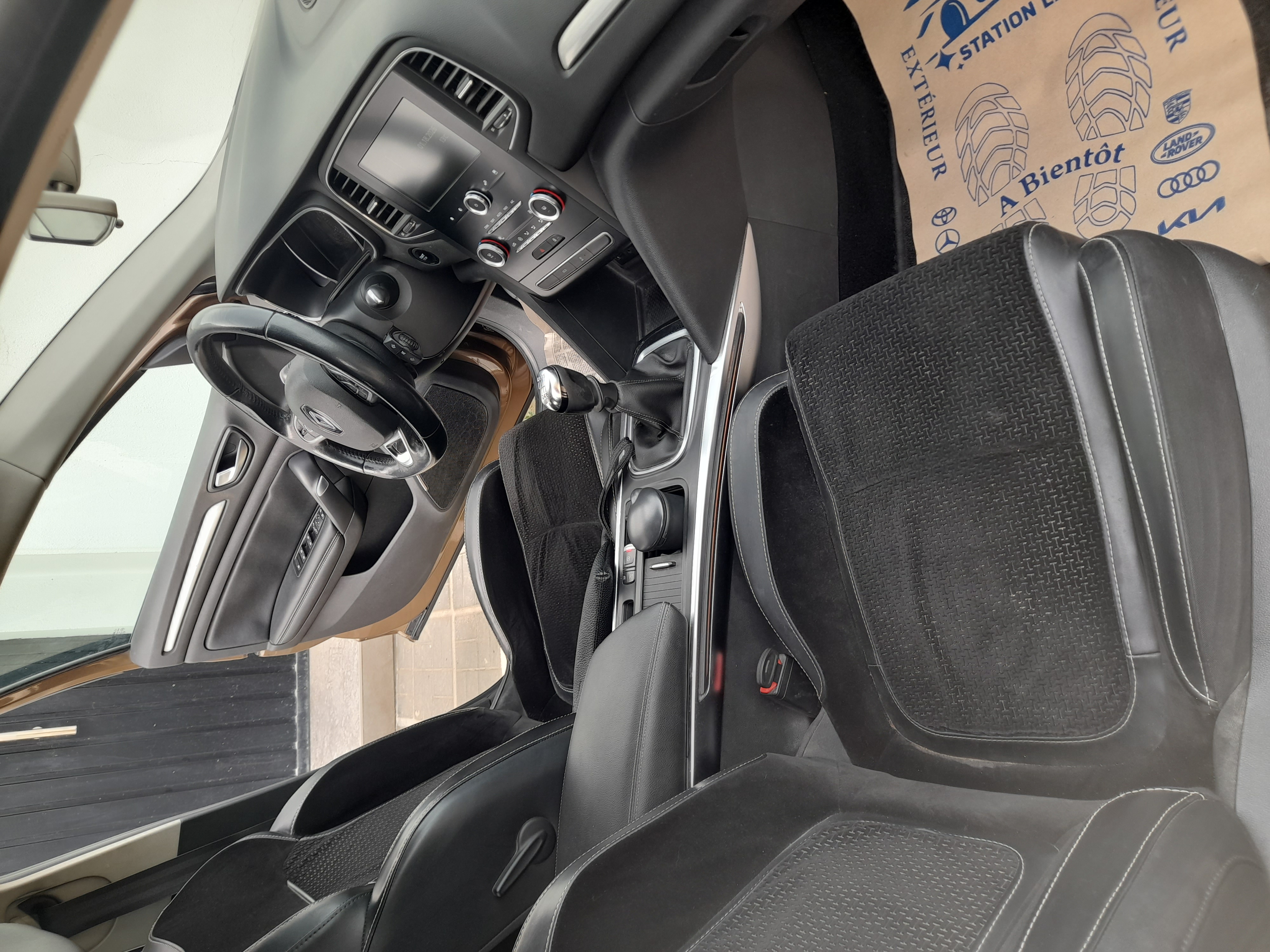 Ariana Ville&nbsp;Riadh Landlous&nbsp;Renault&nbsp;Megane.Coupe&nbsp;Megane4 mod�le 2017