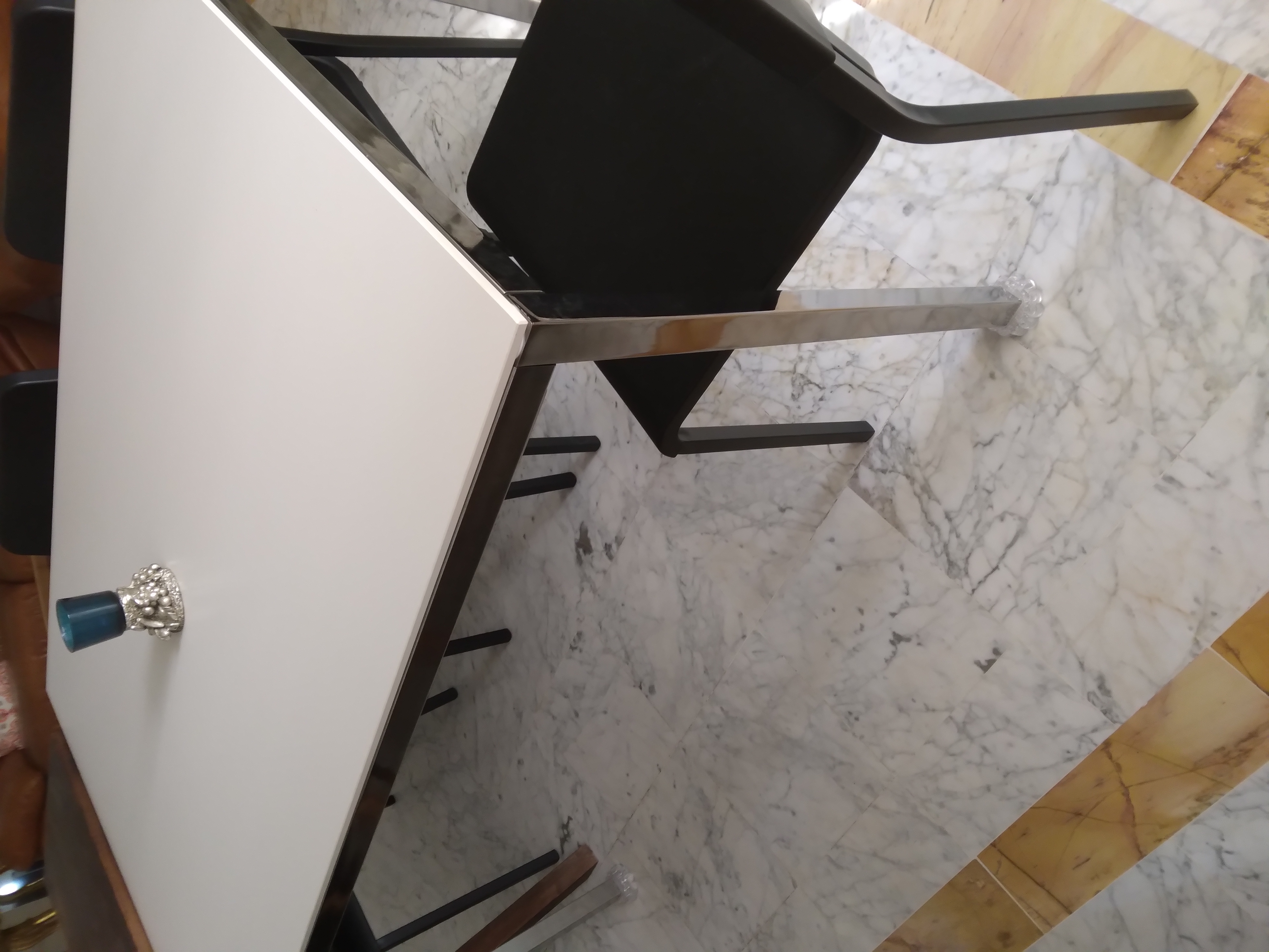 Ariana Ville&nbsp;Cite Ennasr 2&nbsp;Salon - Salle � manger &nbsp;Tables&nbsp;Meubles divers excellent �tat