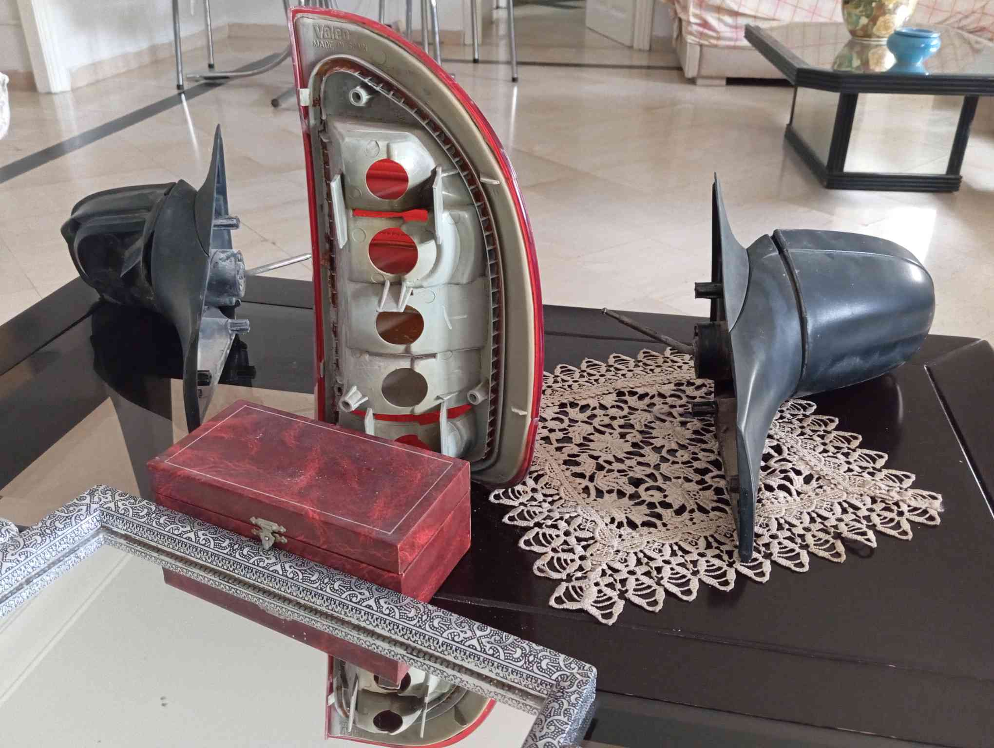 El Menzah&nbsp;El Manar 1&nbsp;Accessoires et Entretien&nbsp;Autres Accessoires Auto&nbsp;2 r�troviseurs et feu arri�re opel