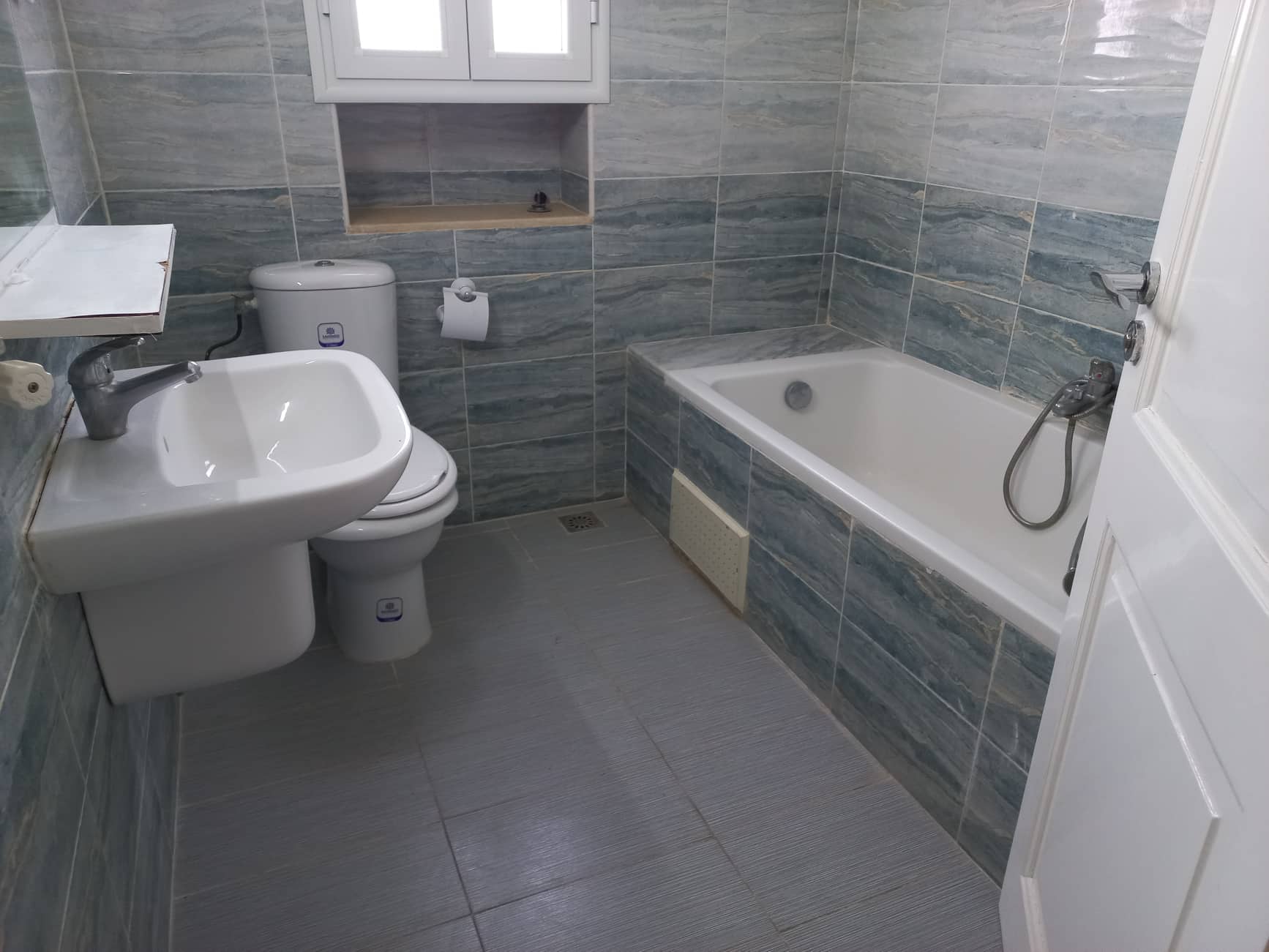 La Marsa&nbsp;El Aouina&nbsp;Location&nbsp;Appart. 3 pi�ces&nbsp;S3 spacieux ain zaghouan nord