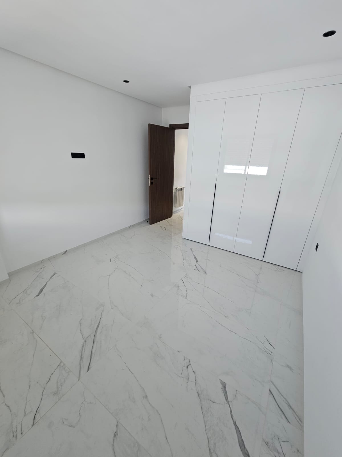 Ain Zaghouan&nbsp;Ain Zaghouan&nbsp;Location&nbsp;Appart. 4 pi�ces&nbsp;S plus trois neuf � la nouvelle soukra