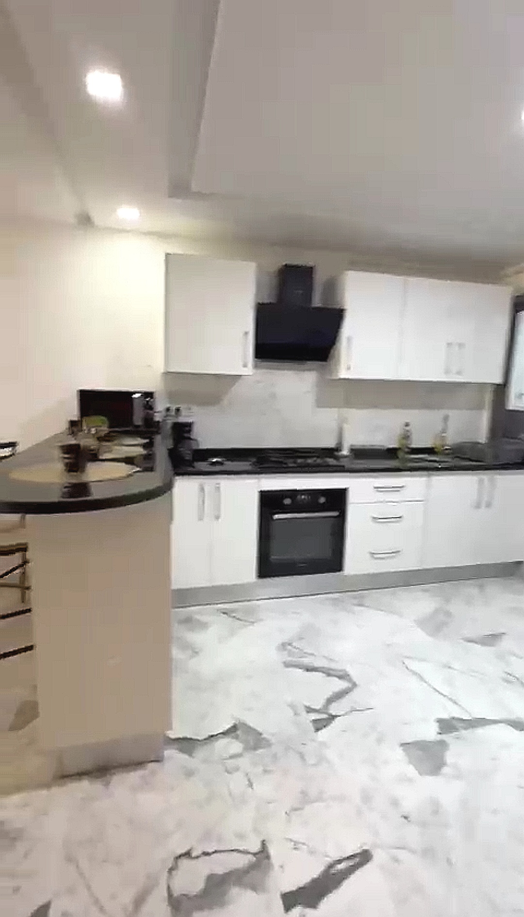 Ariana Ville&nbsp;Cite Ennasr 2&nbsp;Location&nbsp;Appart. 2 pi�ces&nbsp;S1 richement meubl�