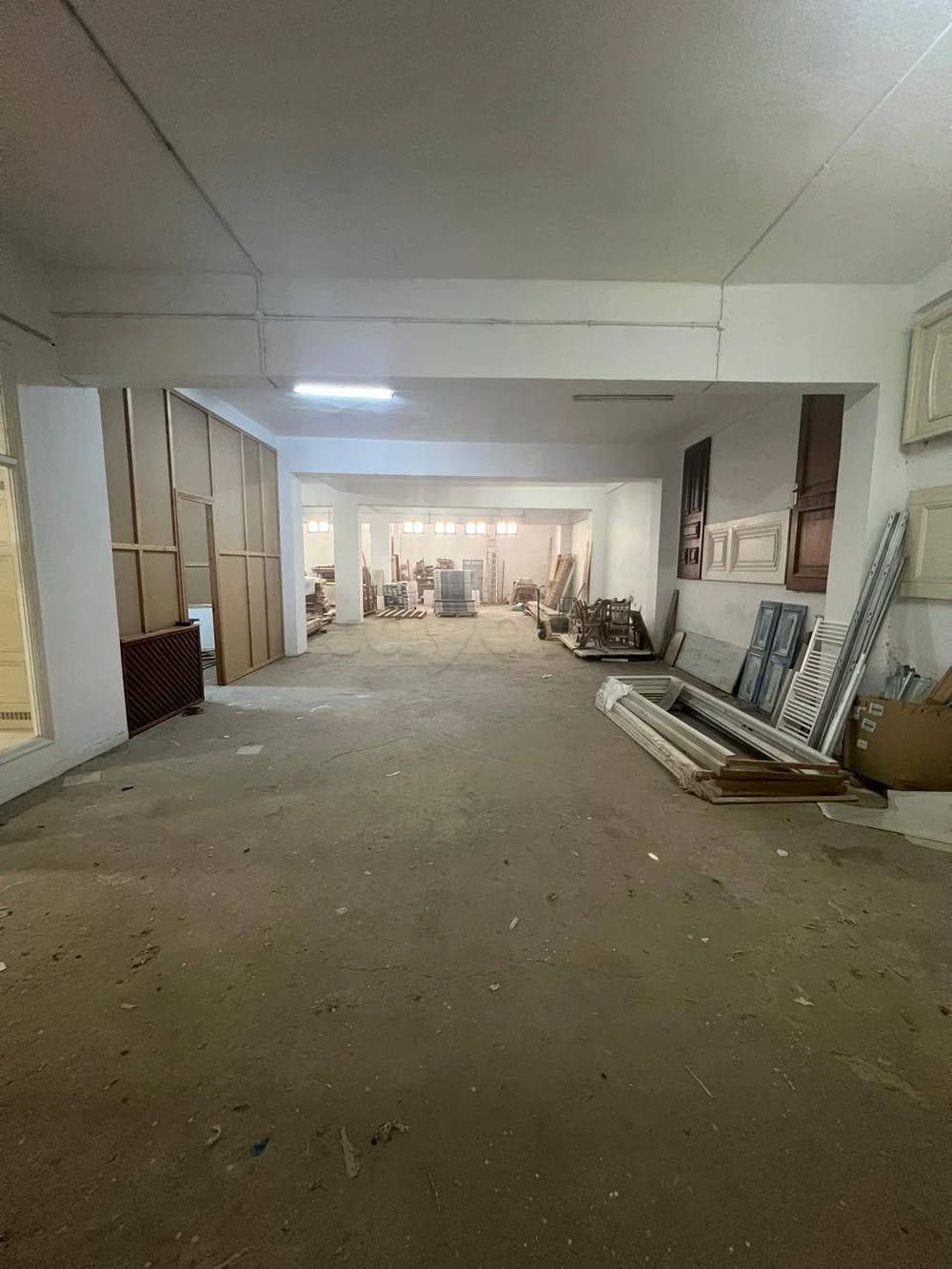 Ariana Ville&nbsp;Ariana&nbsp;Bureaux & Commerces&nbsp;Atelier,Garage&nbsp;Local industriel � ariana c�t� rondpoint escale